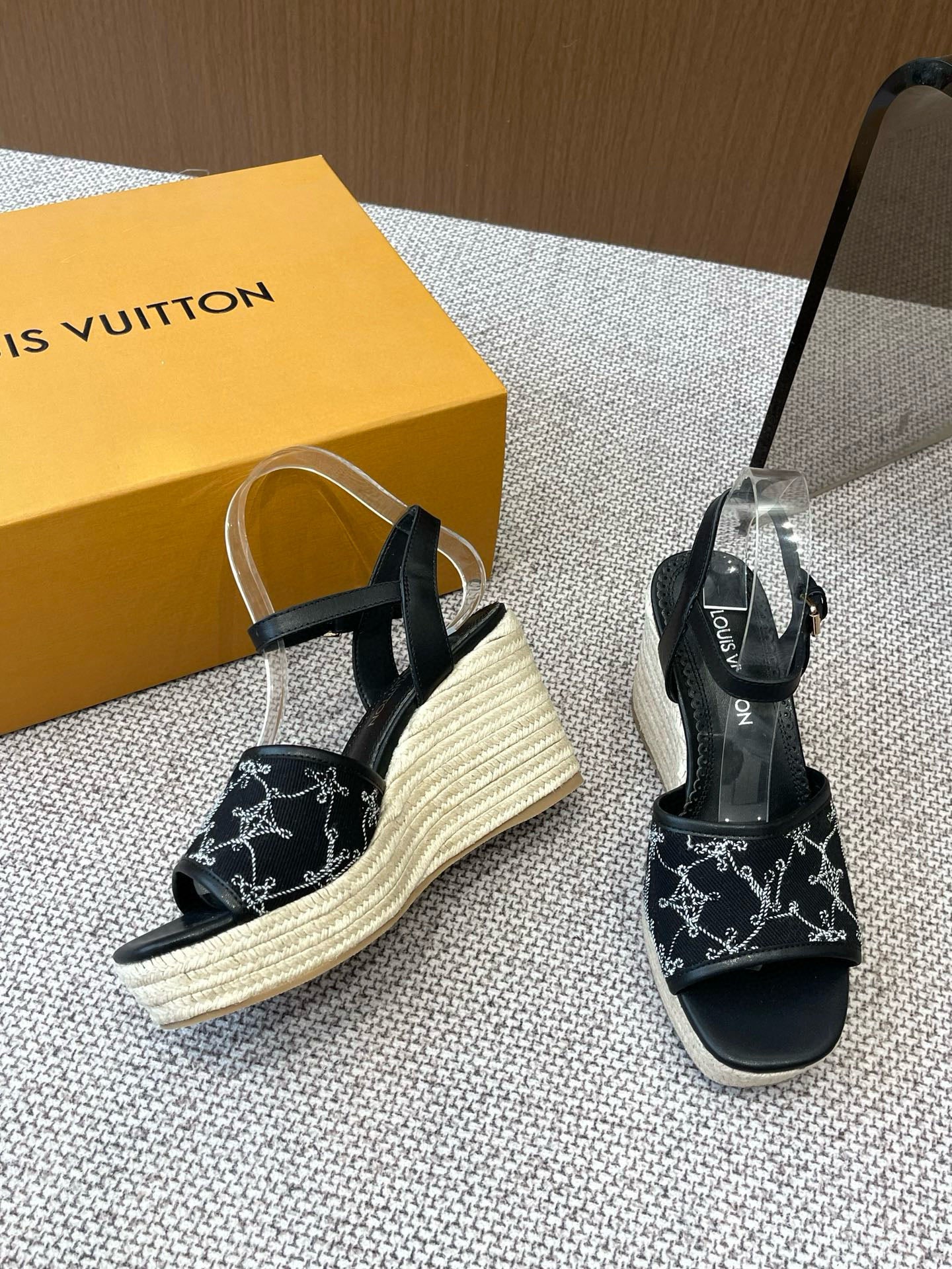 LuxluxHouse Best Quality Women Shoes Louis Vuitton
