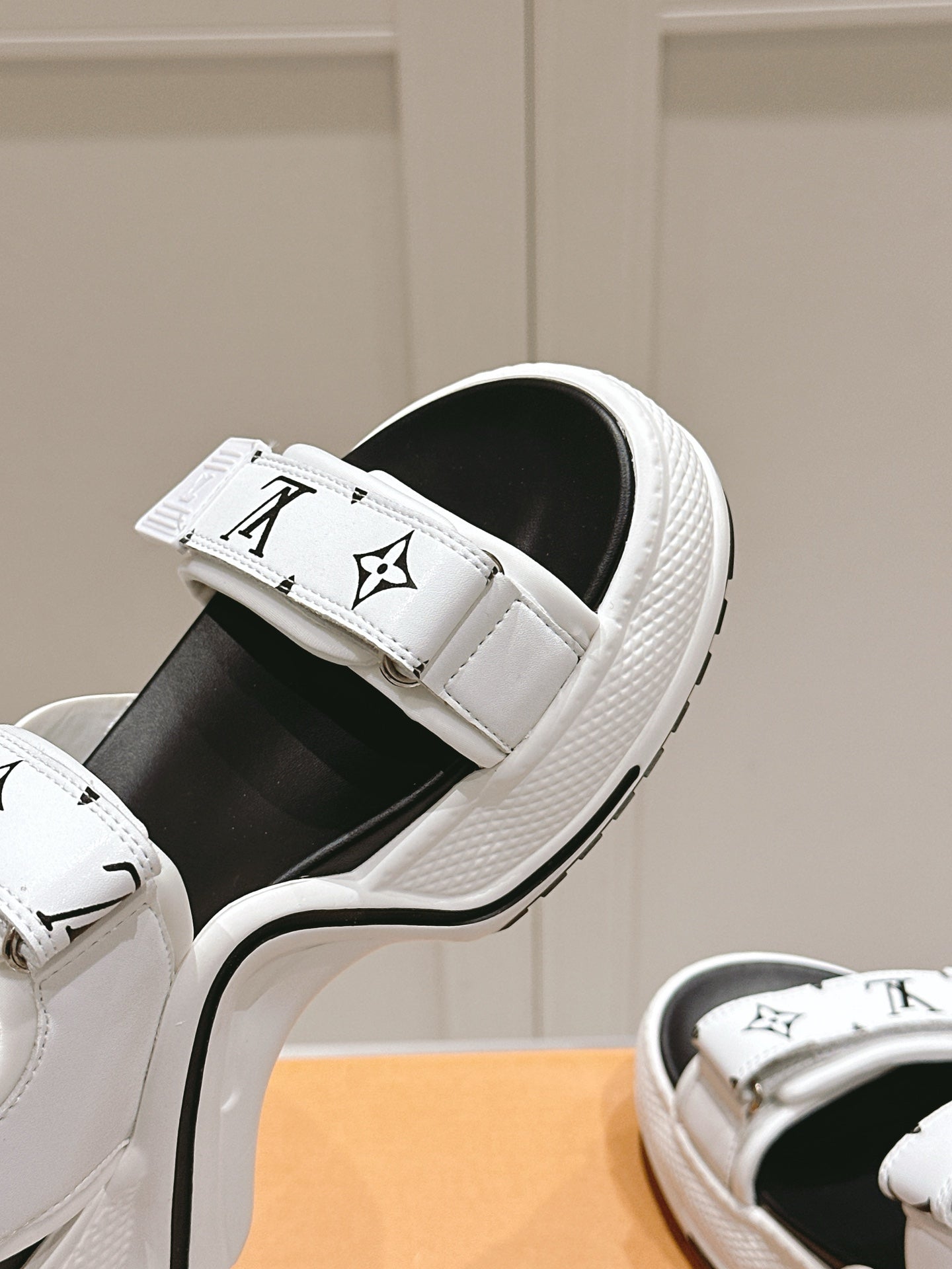 LuxluxHouse Best Quality Women Shoes Louis Vuitton
