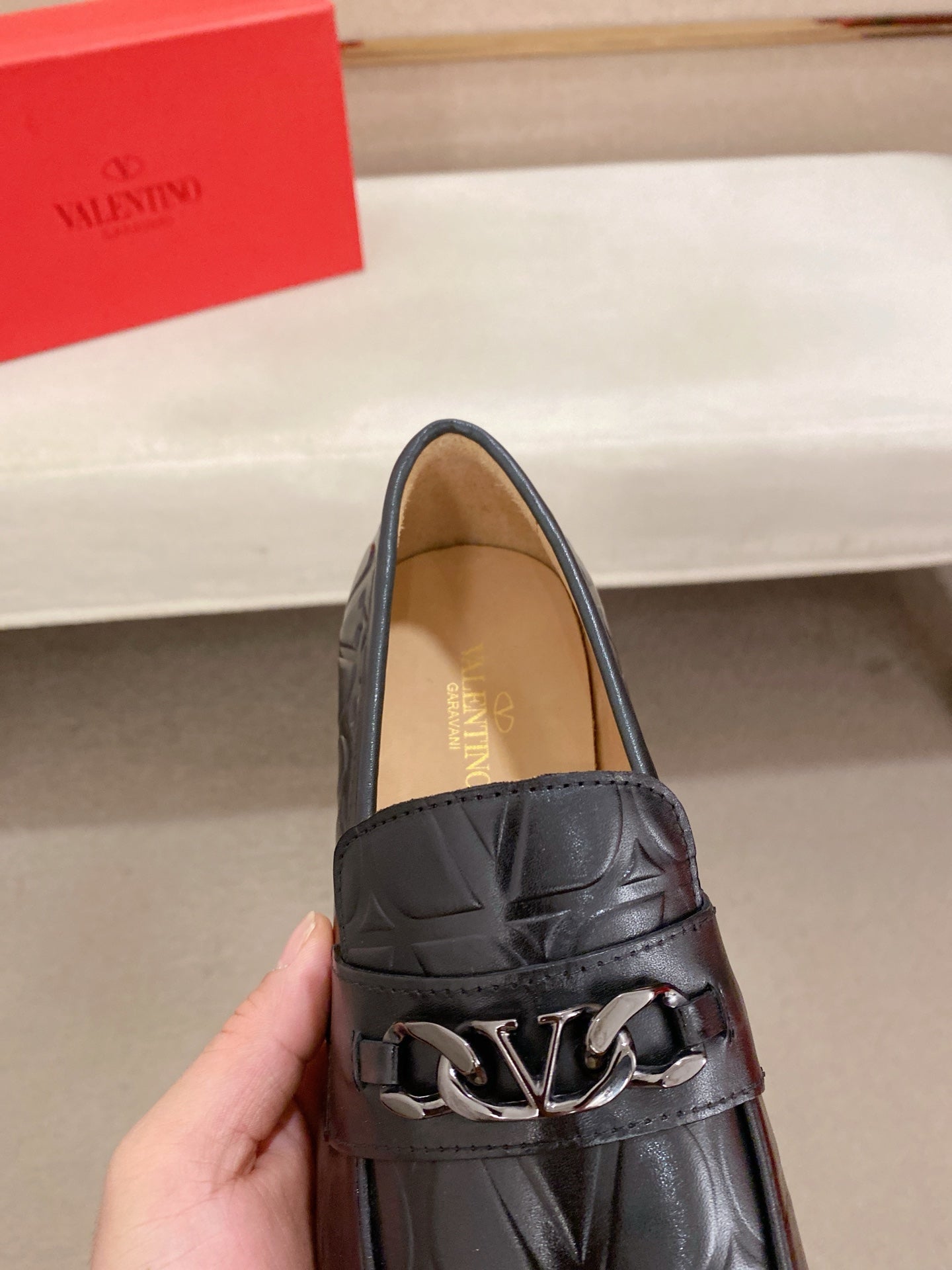 LuxluxHouse Best Quality Shoes Valentino