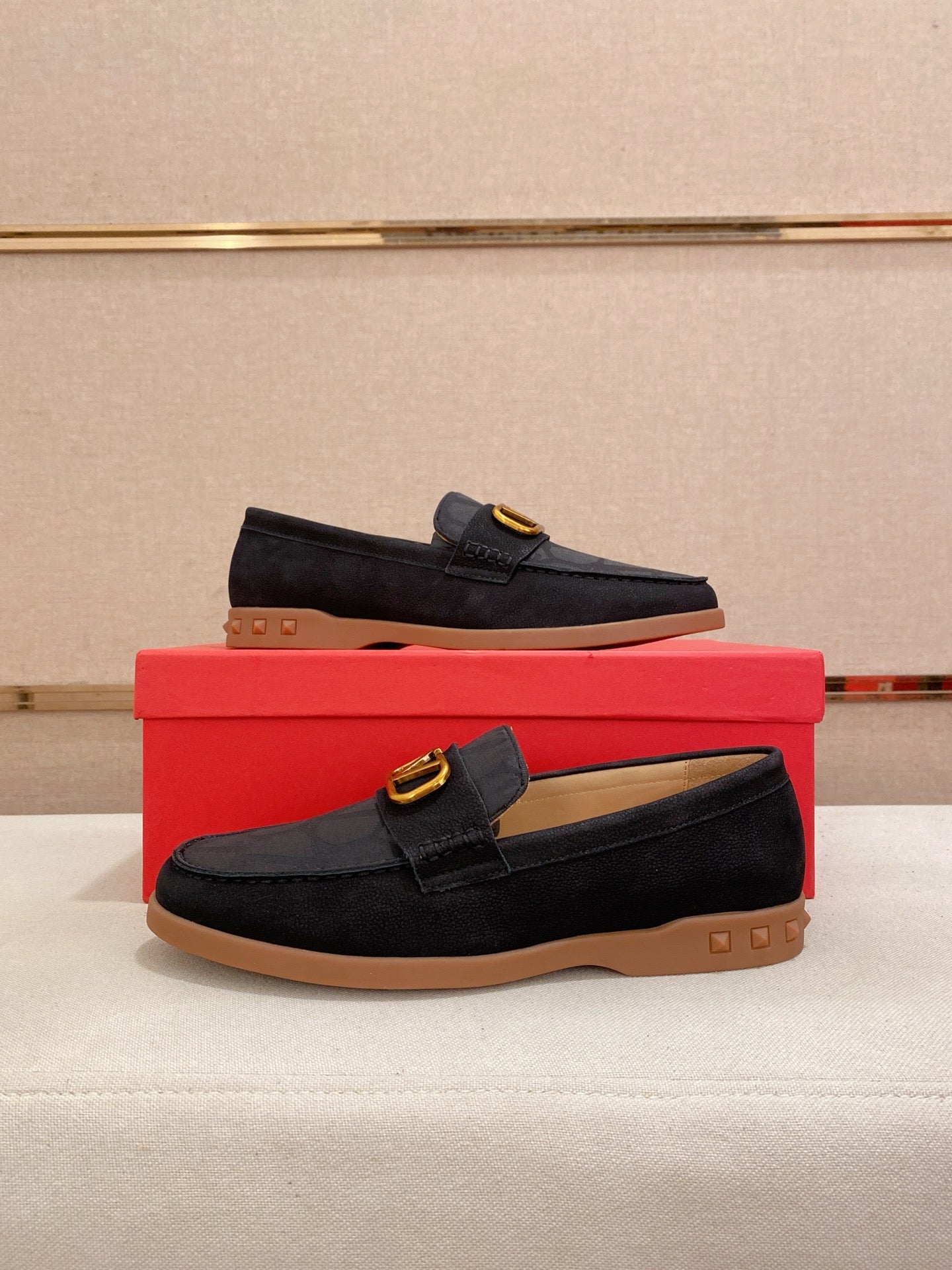 LuxluxHouse Best Quality Shoes Valentino
