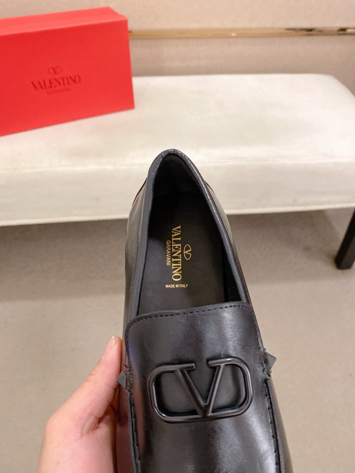 LuxluxHouse Best Quality Shoes Valentino