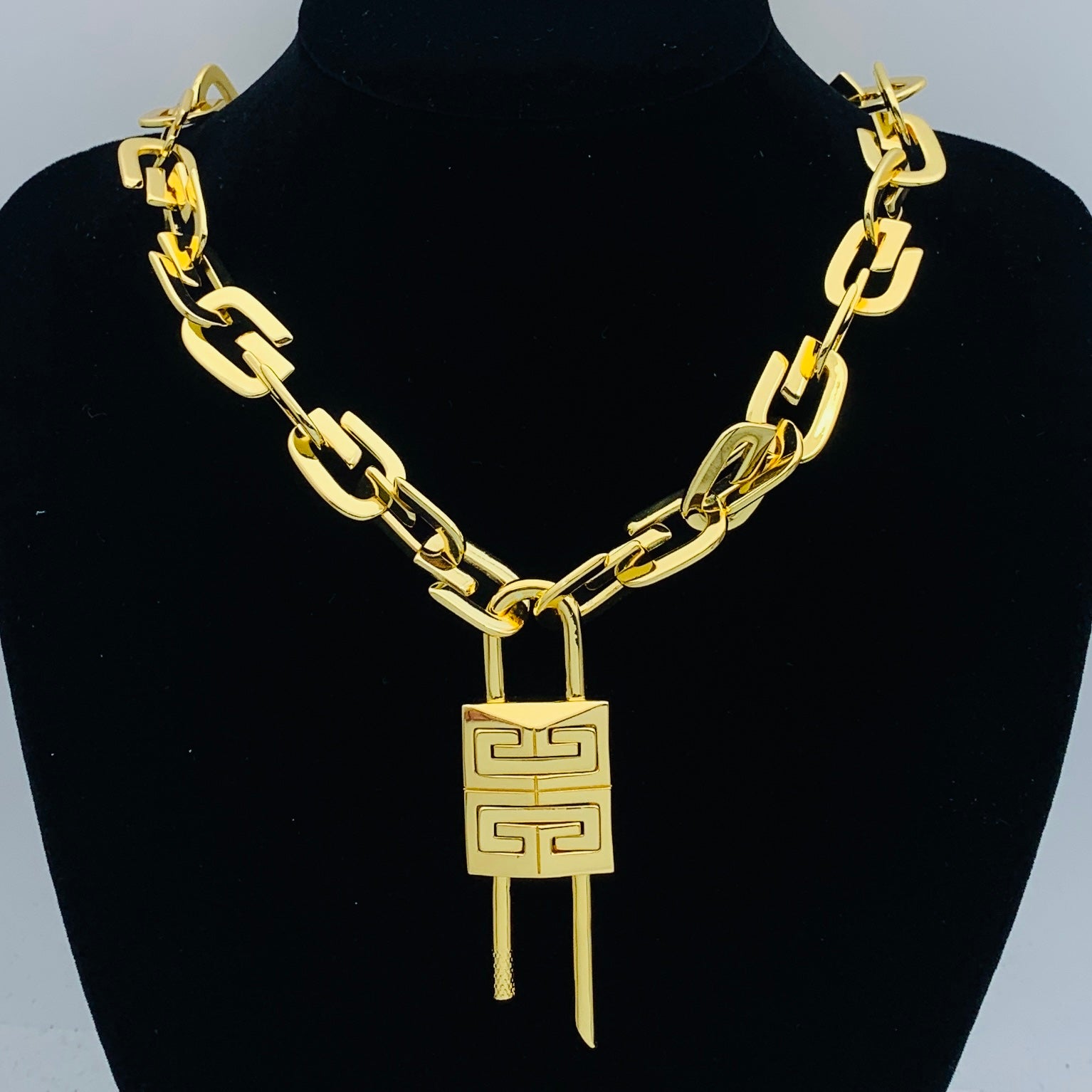 LuxluxHouse Low Price And High Quality Accessories Givenchy