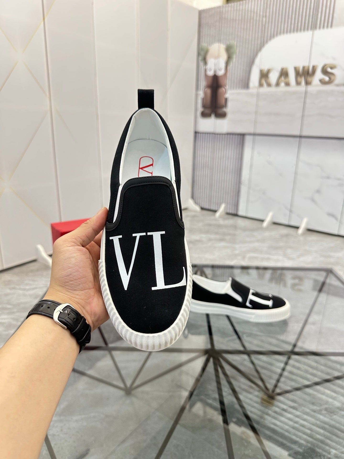 LuxluxHouse Best Quality Shoes Valentino