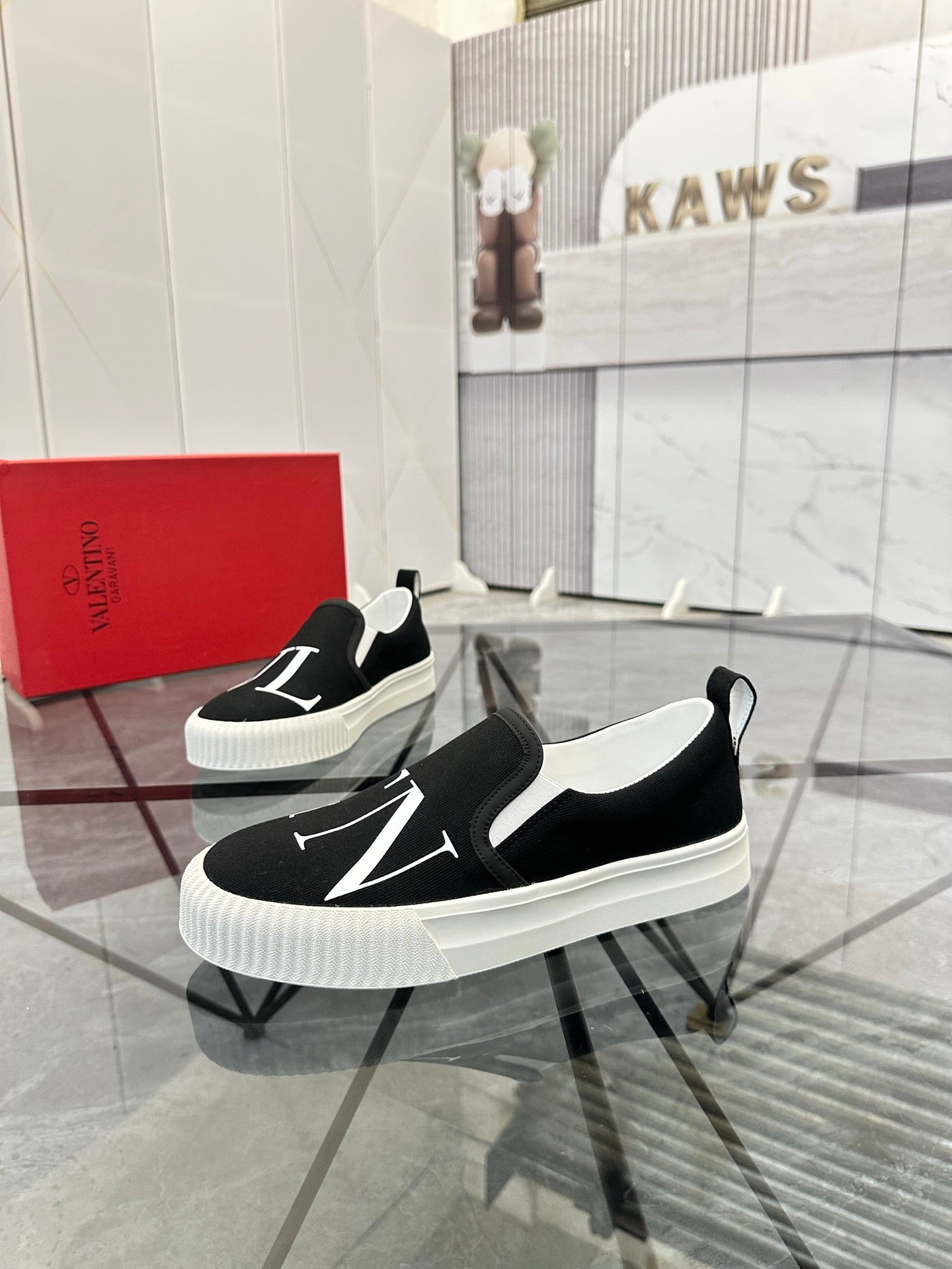 LuxluxHouse Best Quality Shoes Valentino