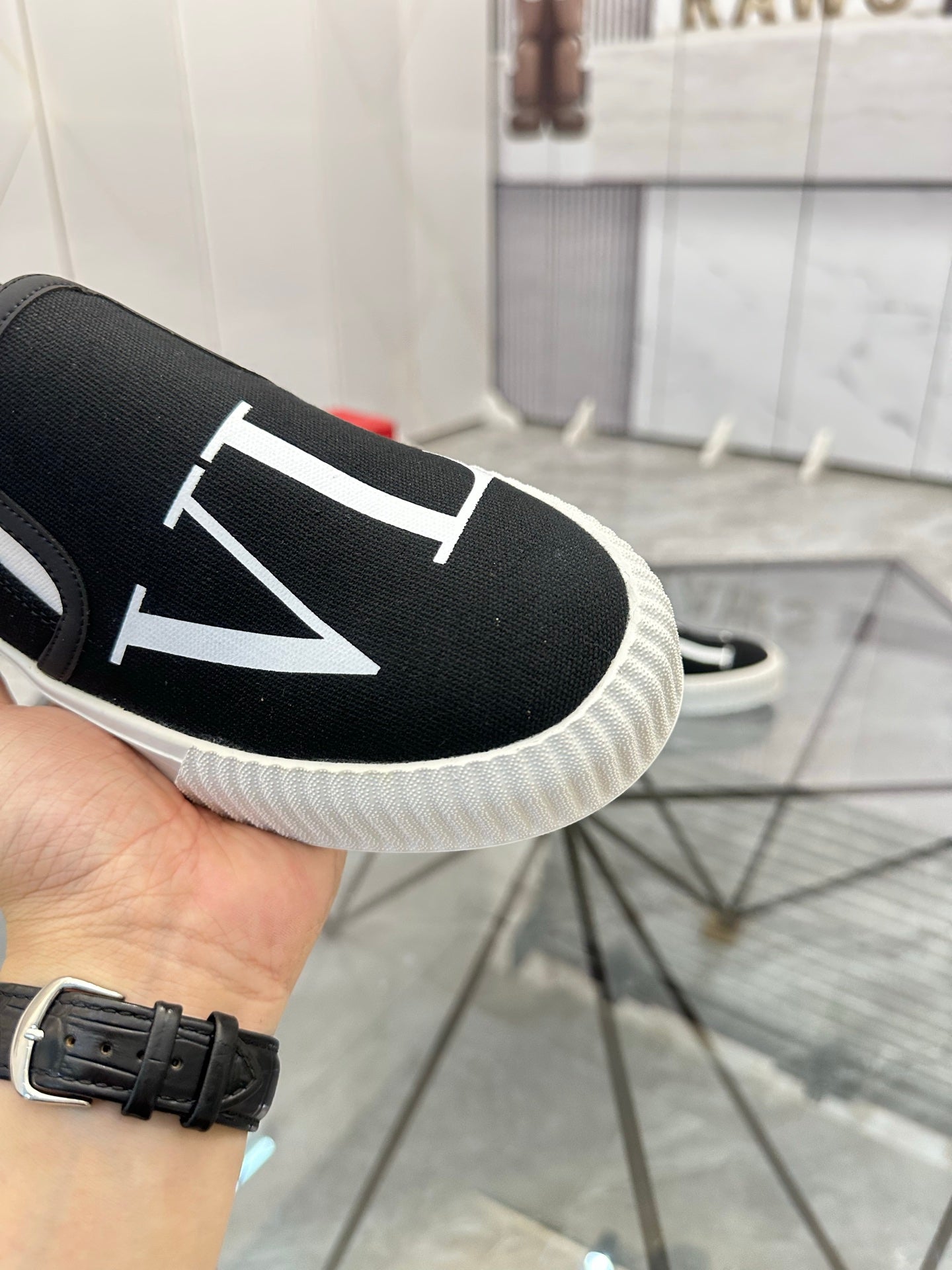 LuxluxHouse Best Quality Shoes Valentino