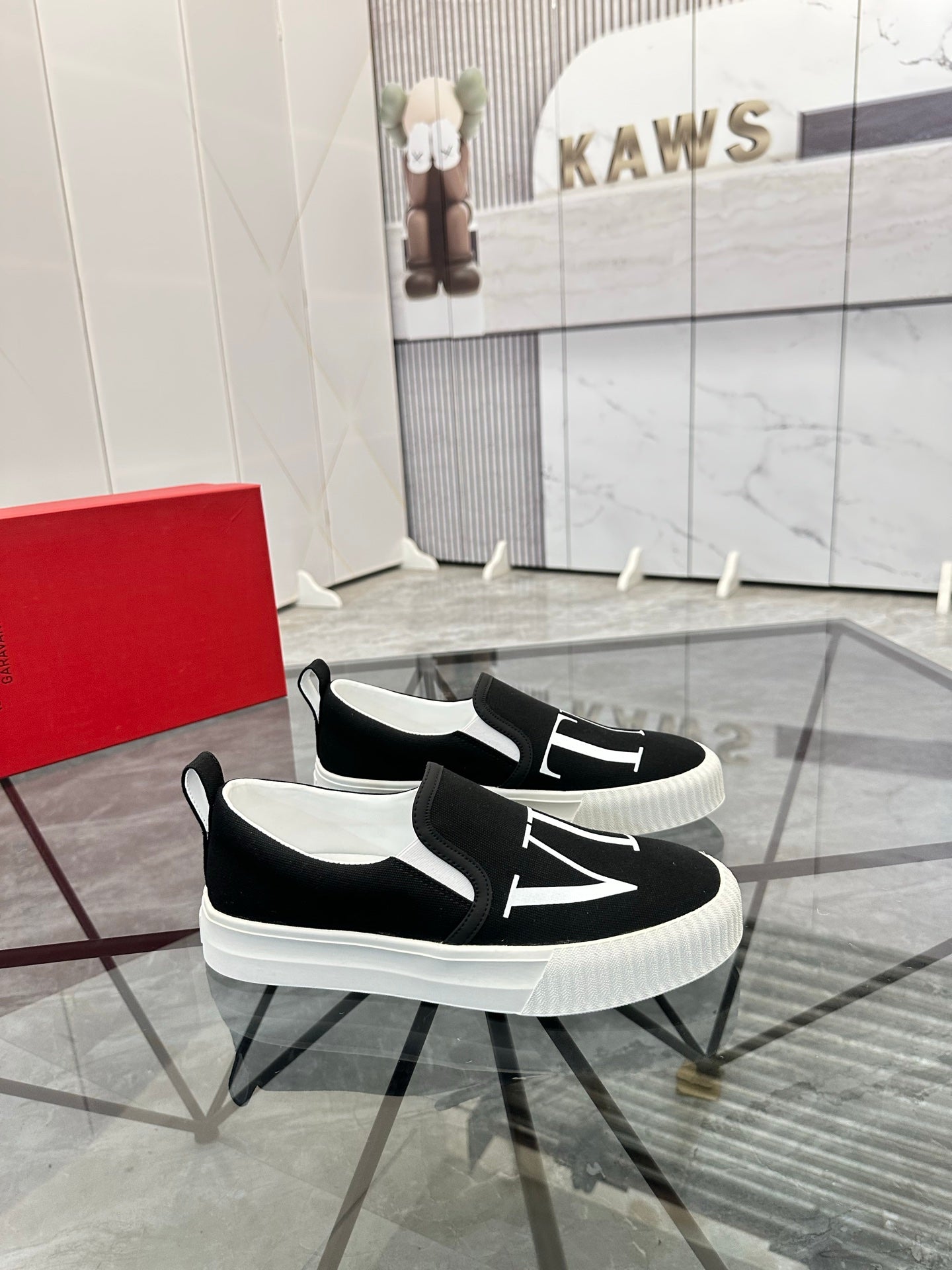 LuxluxHouse Best Quality Shoes Valentino