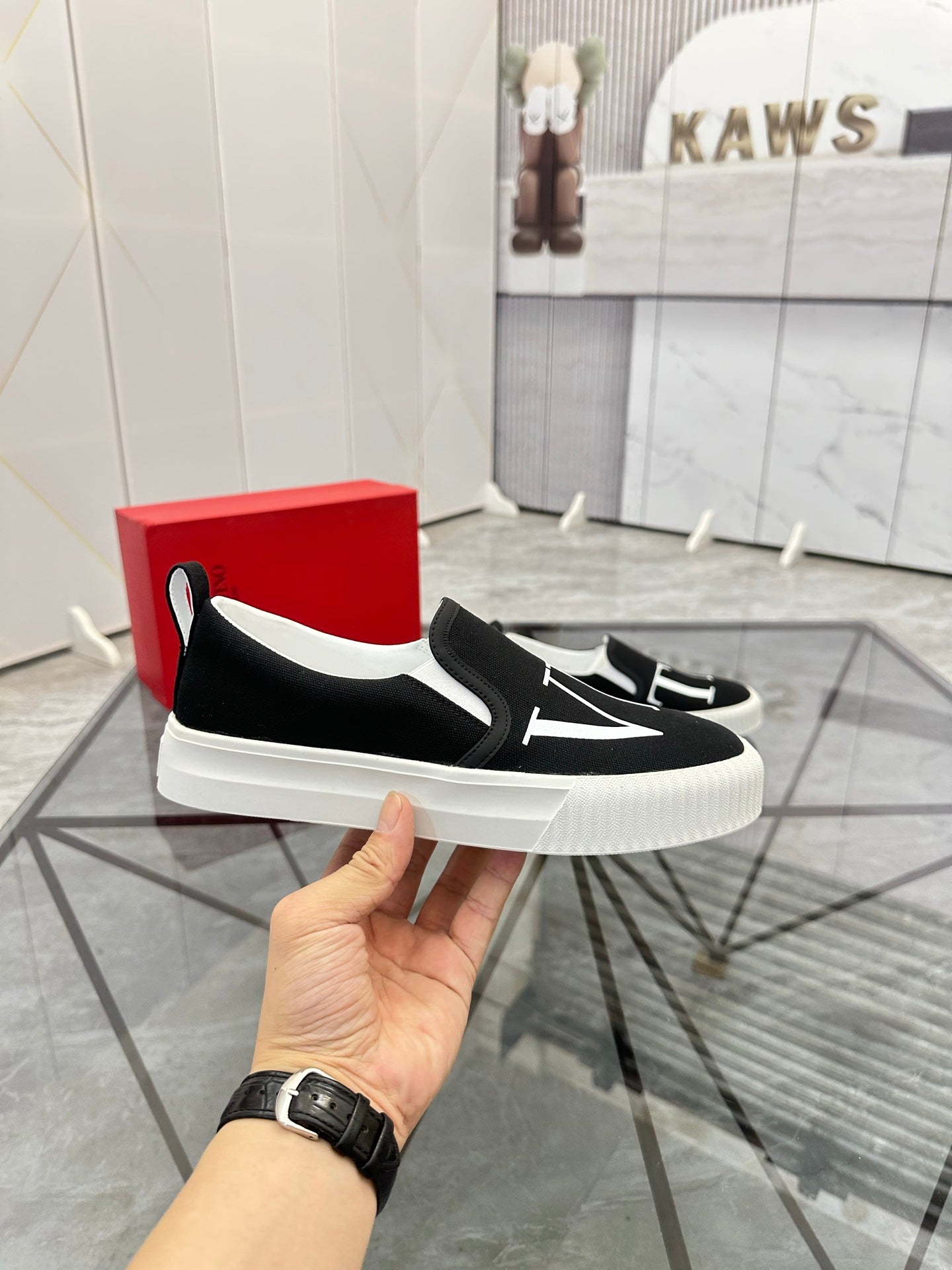 LuxluxHouse Best Quality Shoes Valentino