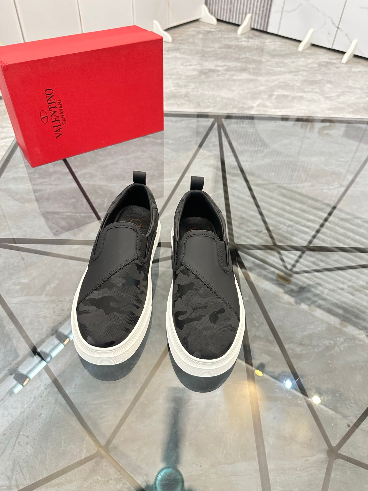 LuxluxHouse Best Quality Shoes Valentino