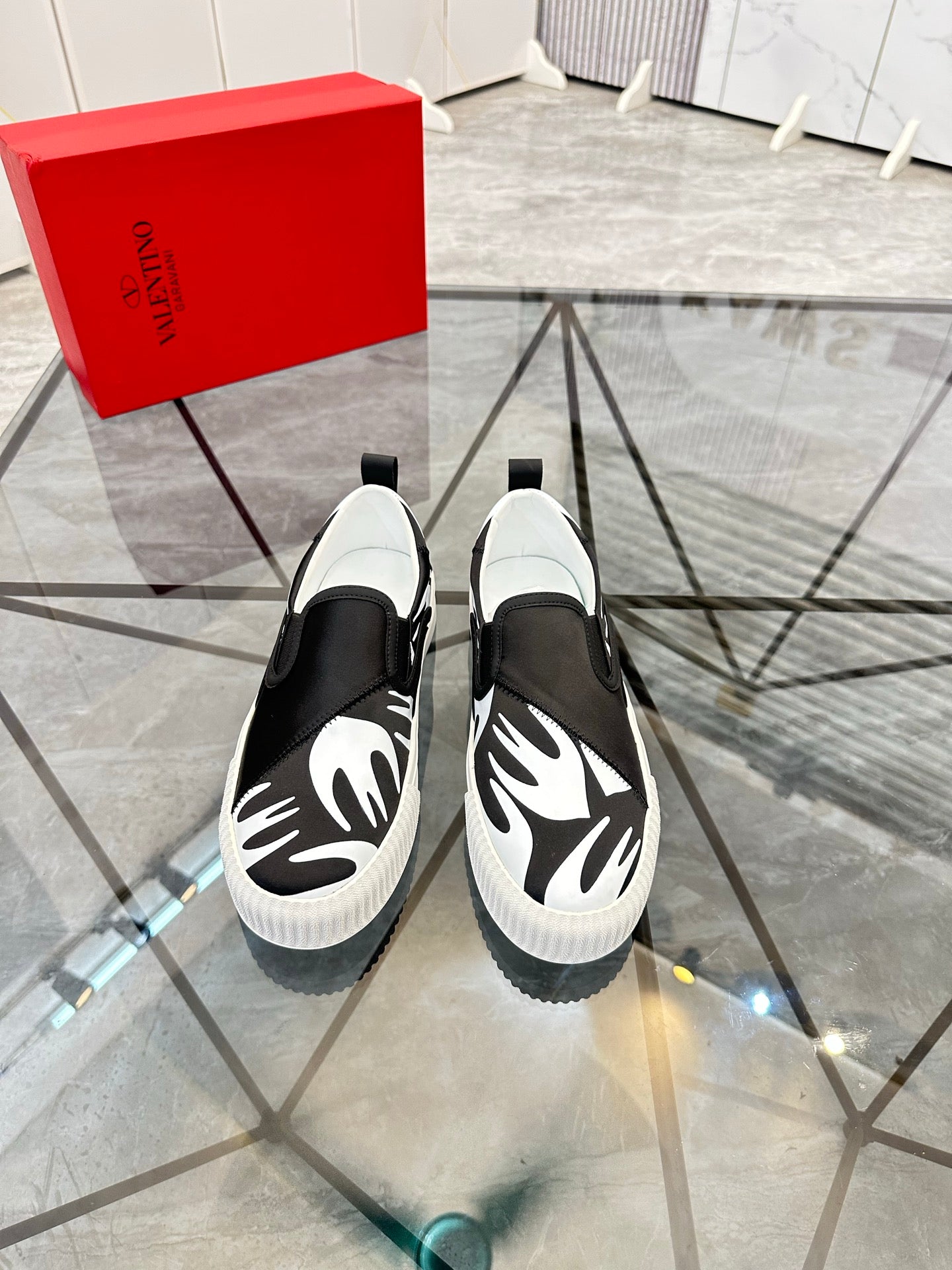 LuxluxHouse Best Quality Shoes Valentino