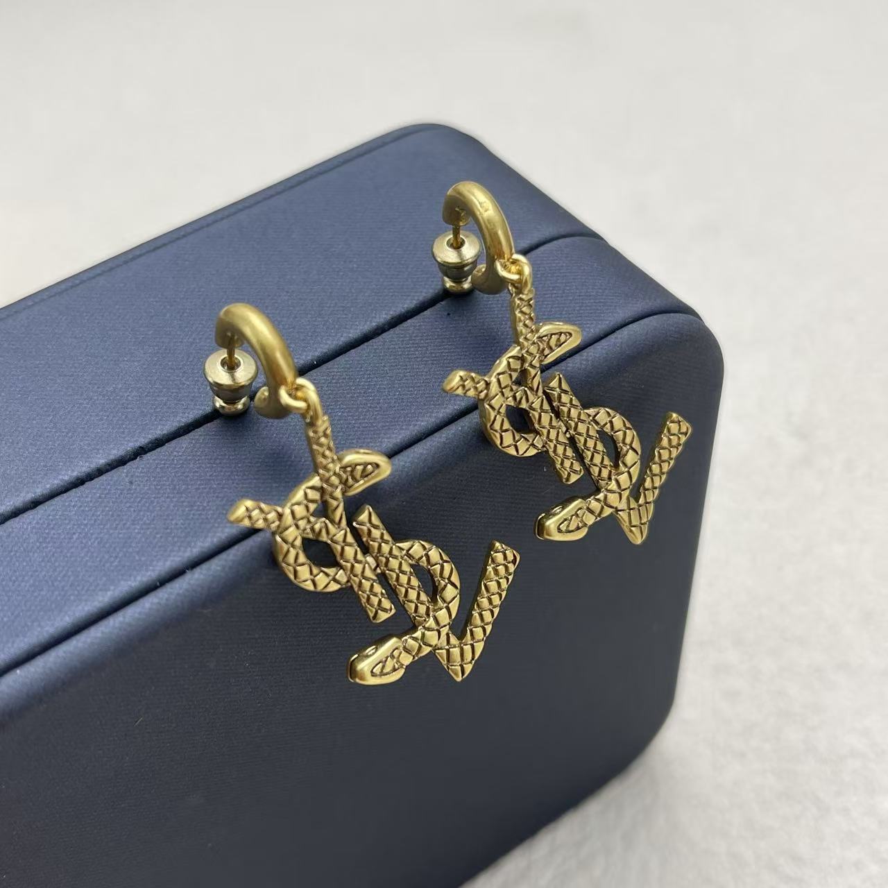 LuxluxHouse Low Price And High Quality Accessories YSL