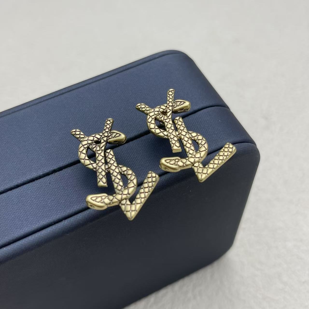 LuxluxHouse Low Price And High Quality Accessories YSL