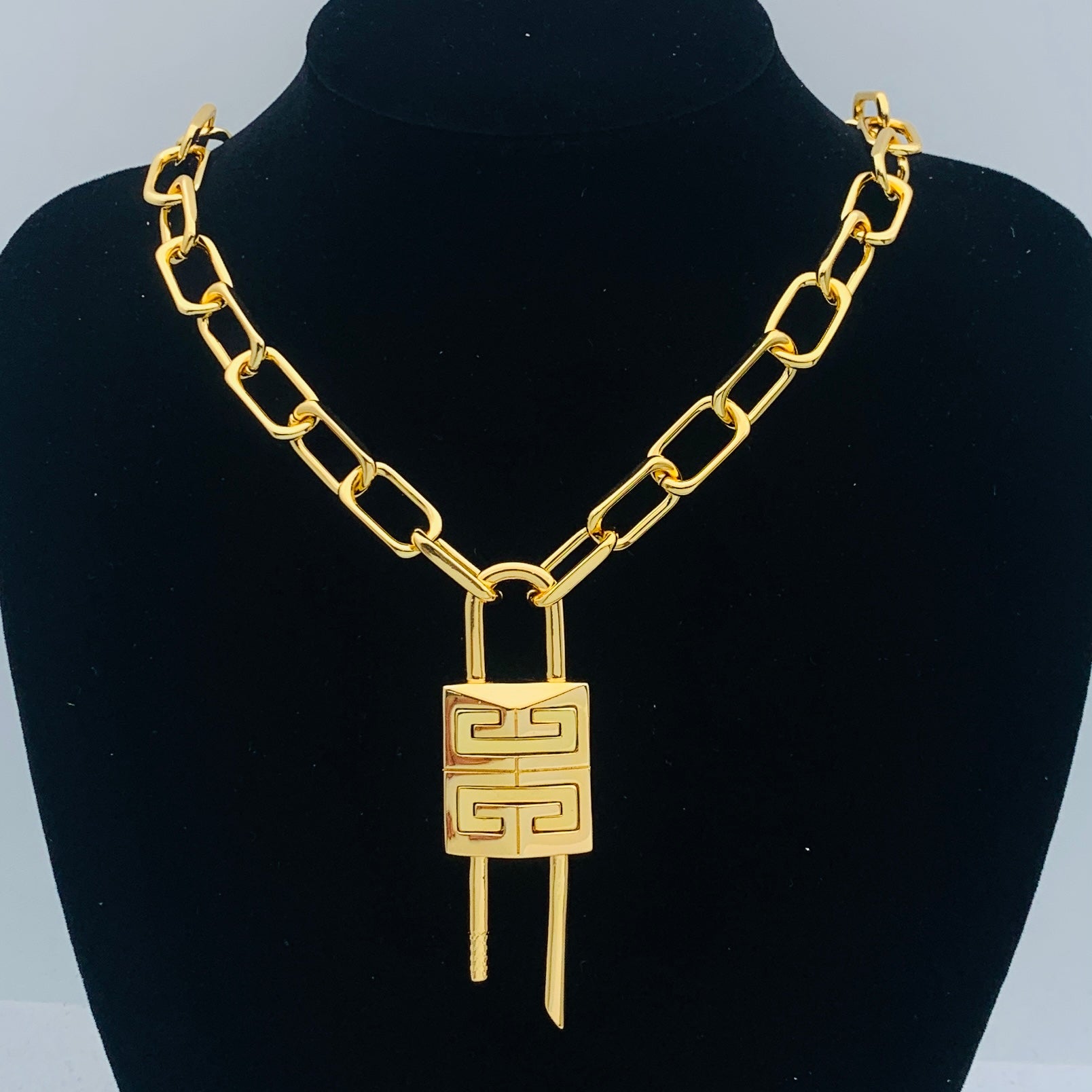 LuxluxHouse Low Price And High Quality Accessories Givenchy