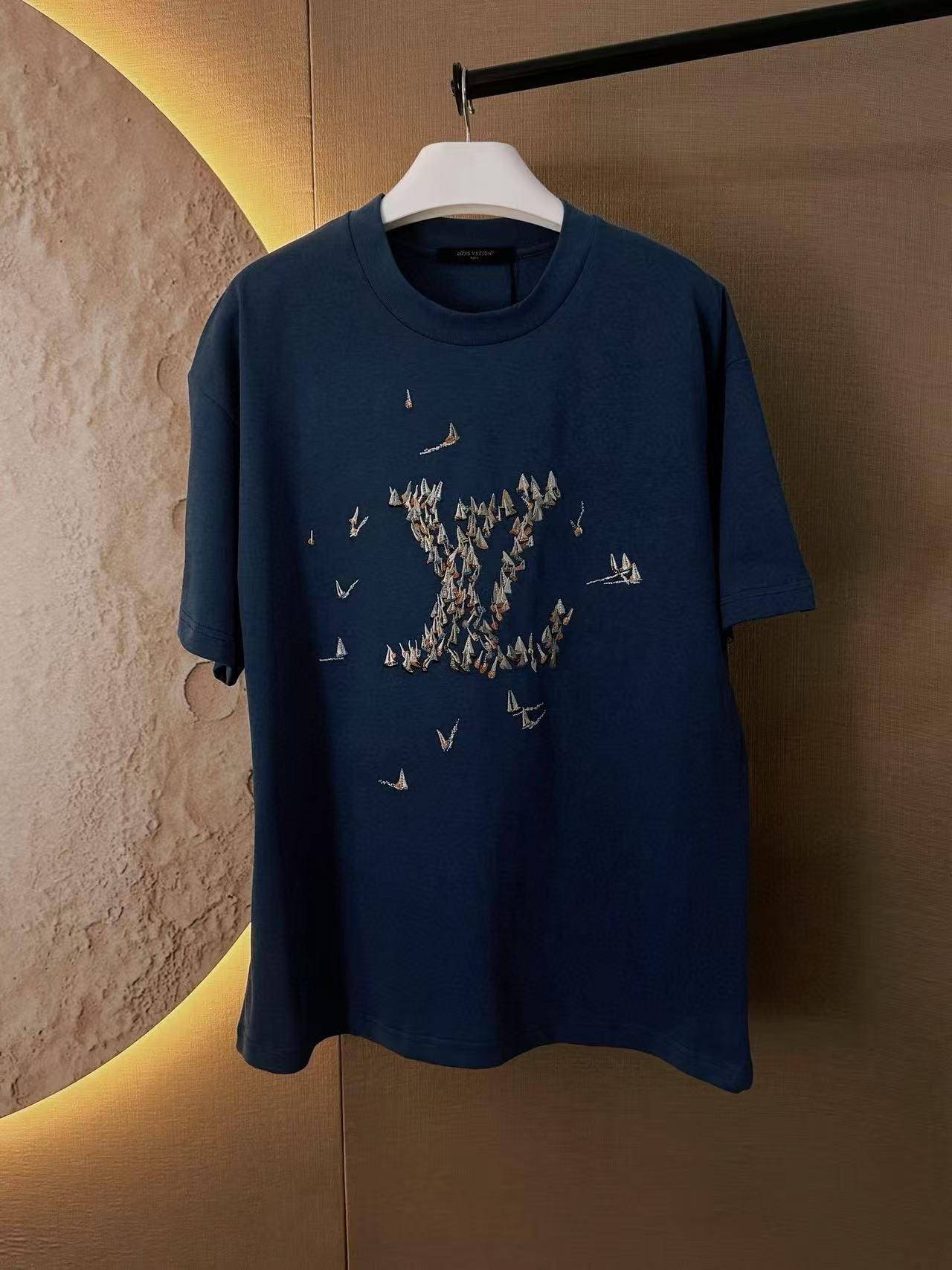 LuxluxHouse Best Quality Clothes T-shirt Louis Vuitton