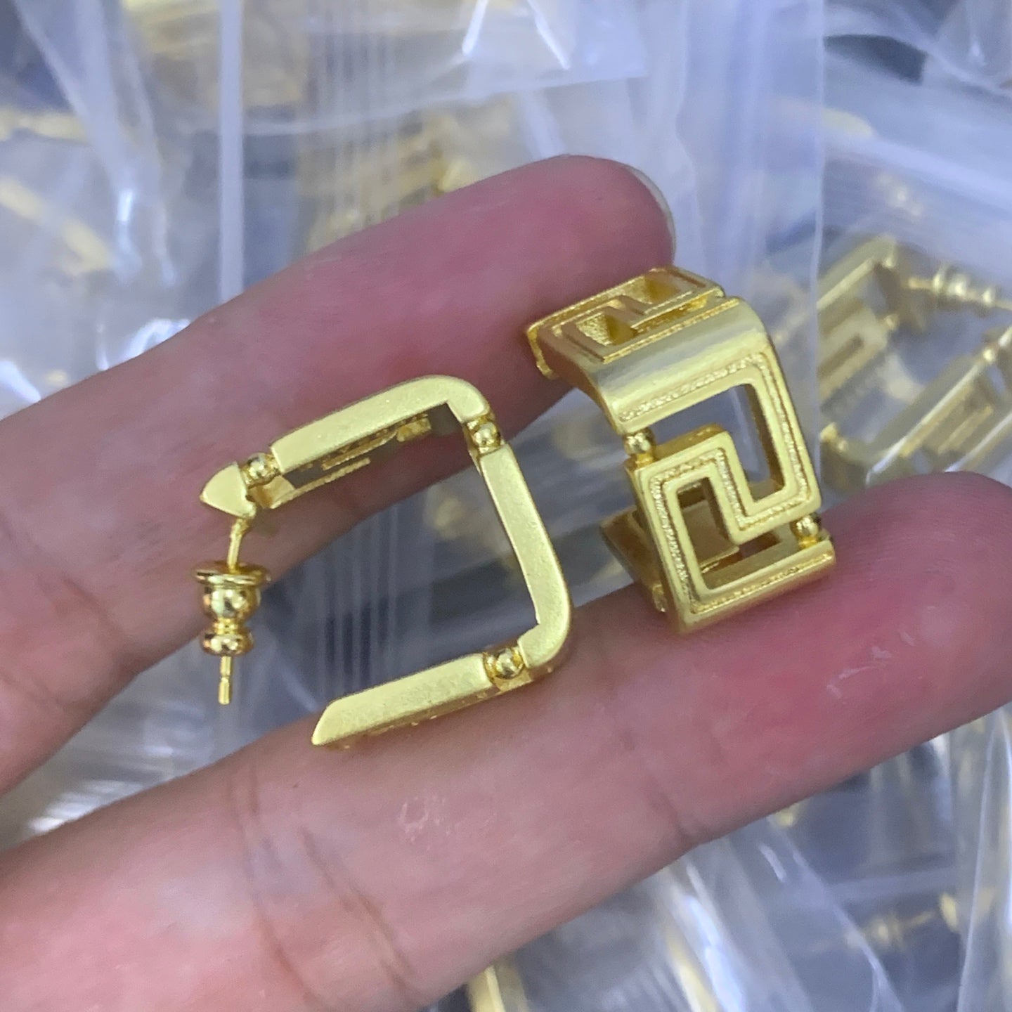 LuxluxHouse Low Price And High Quality Accessories Versace