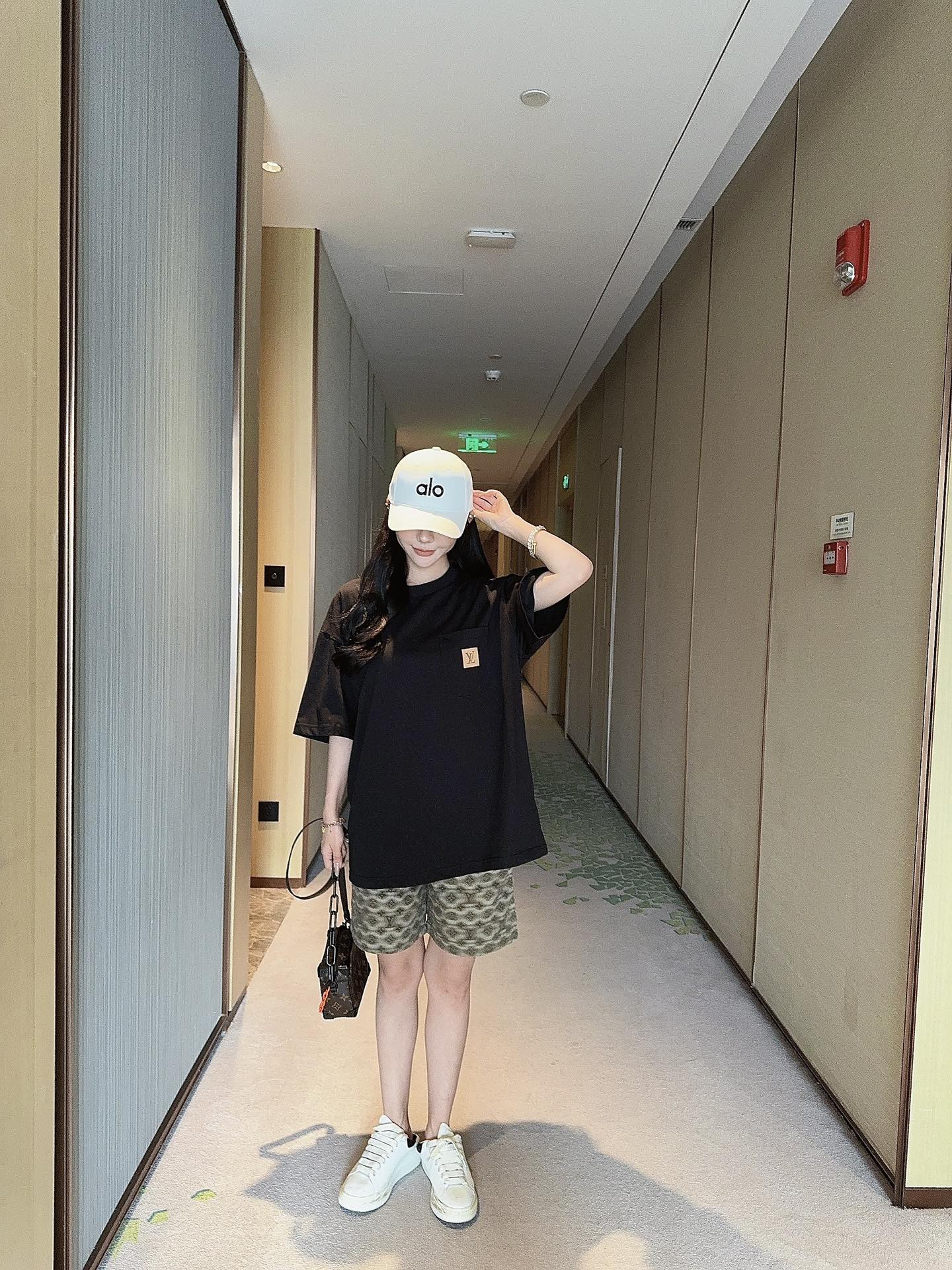 LuxluxHouse Best Quality Clothes T-shirt Louis Vuitton