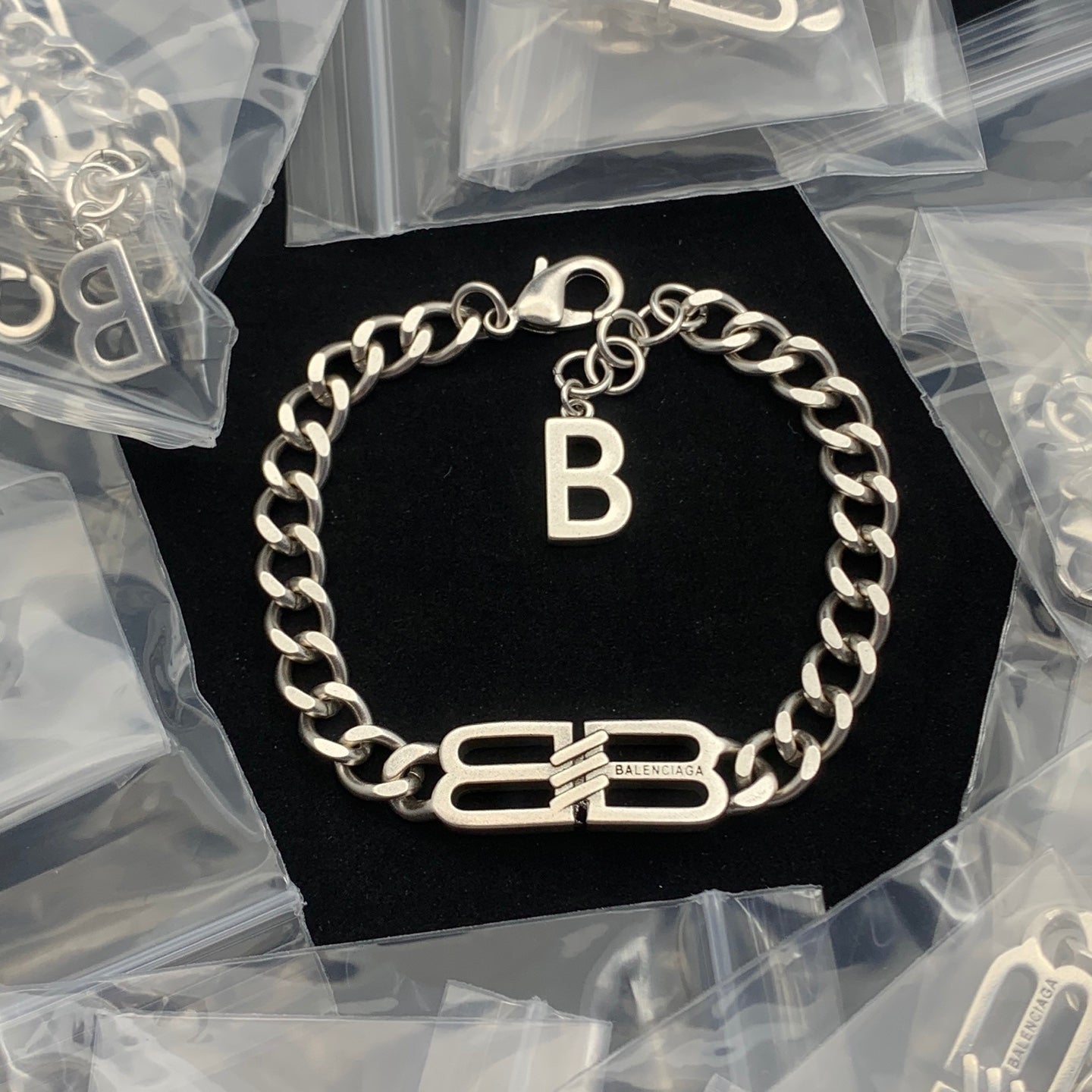 LuxluxHouse Low Price And High Quality Accessories Balenciaga