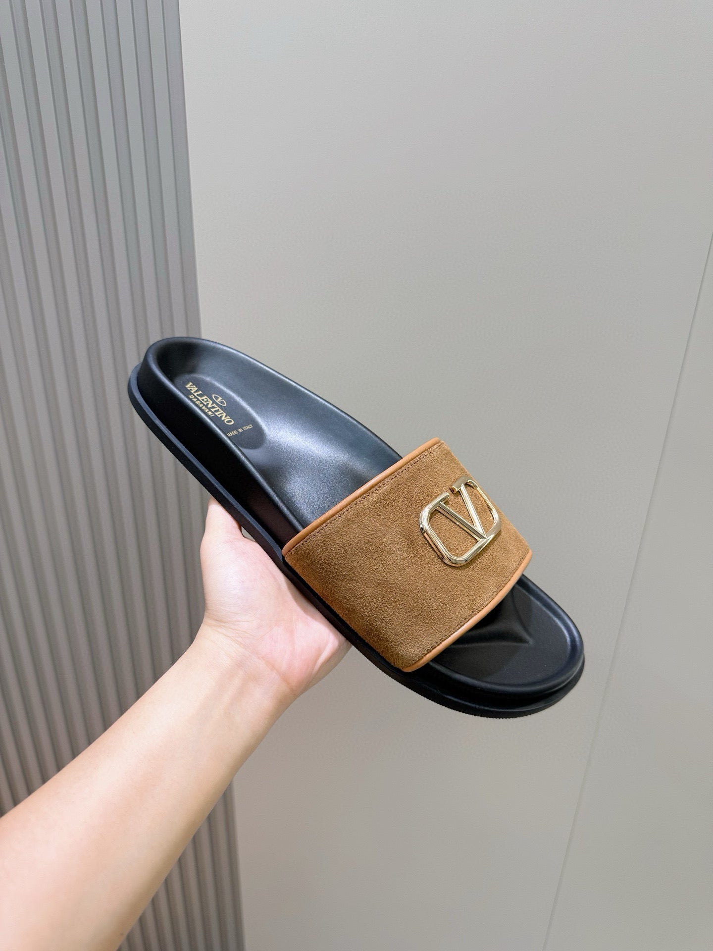 LuxluxHouse Best Quality Sandals Valentino