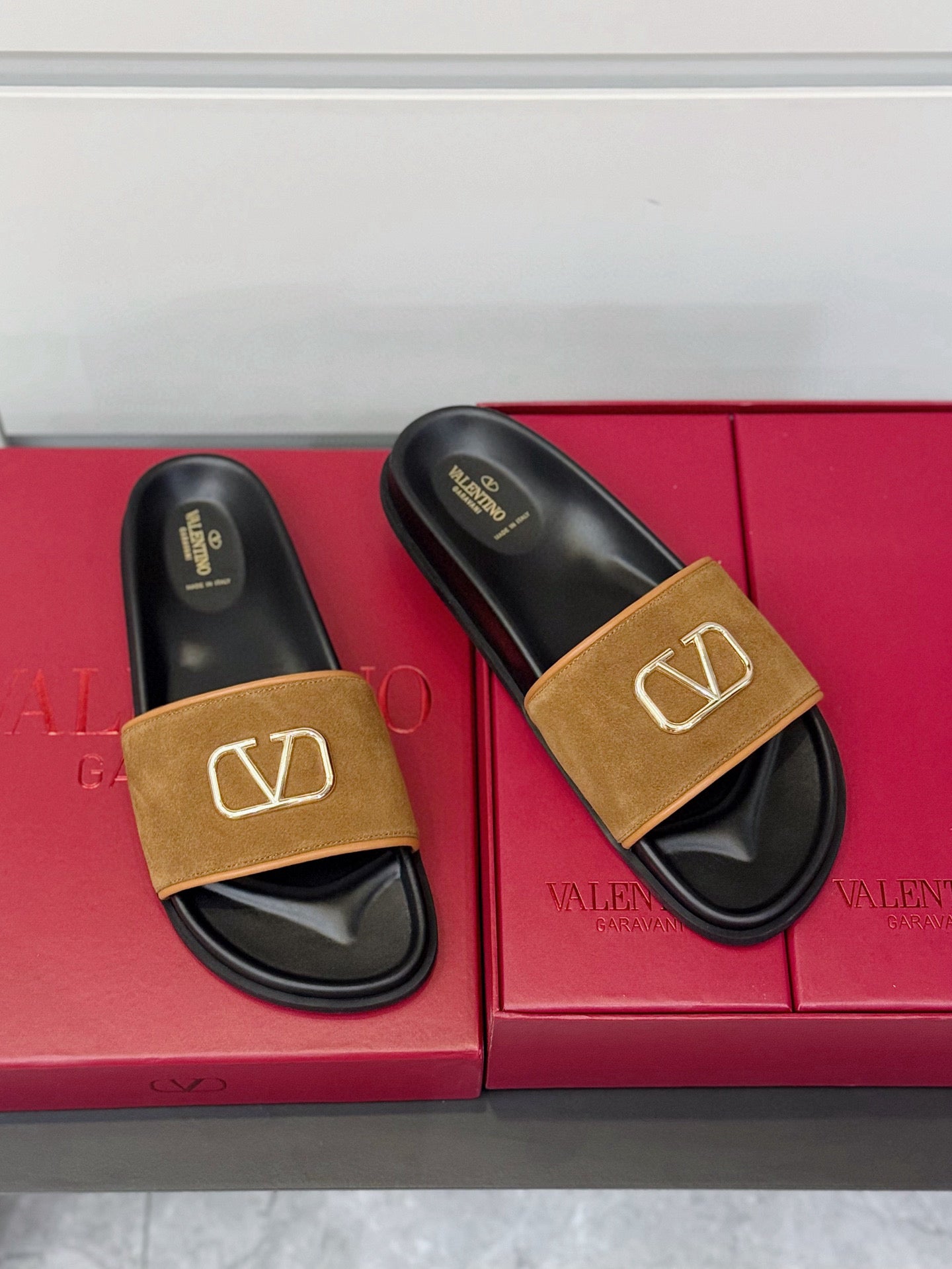 LuxluxHouse Best Quality Sandals Valentino