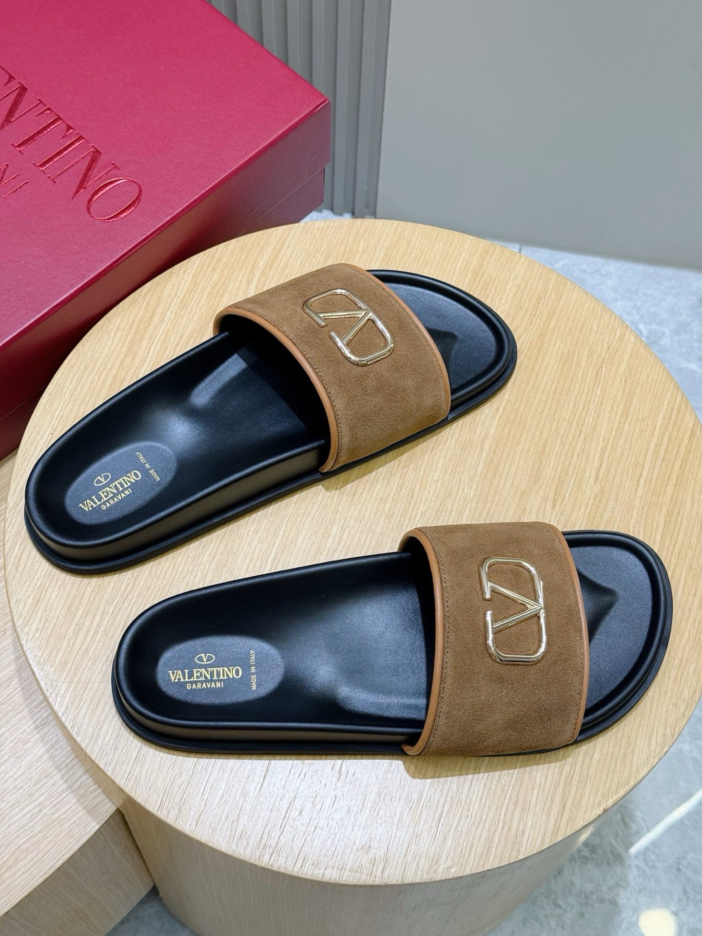 LuxluxHouse Best Quality Sandals Valentino