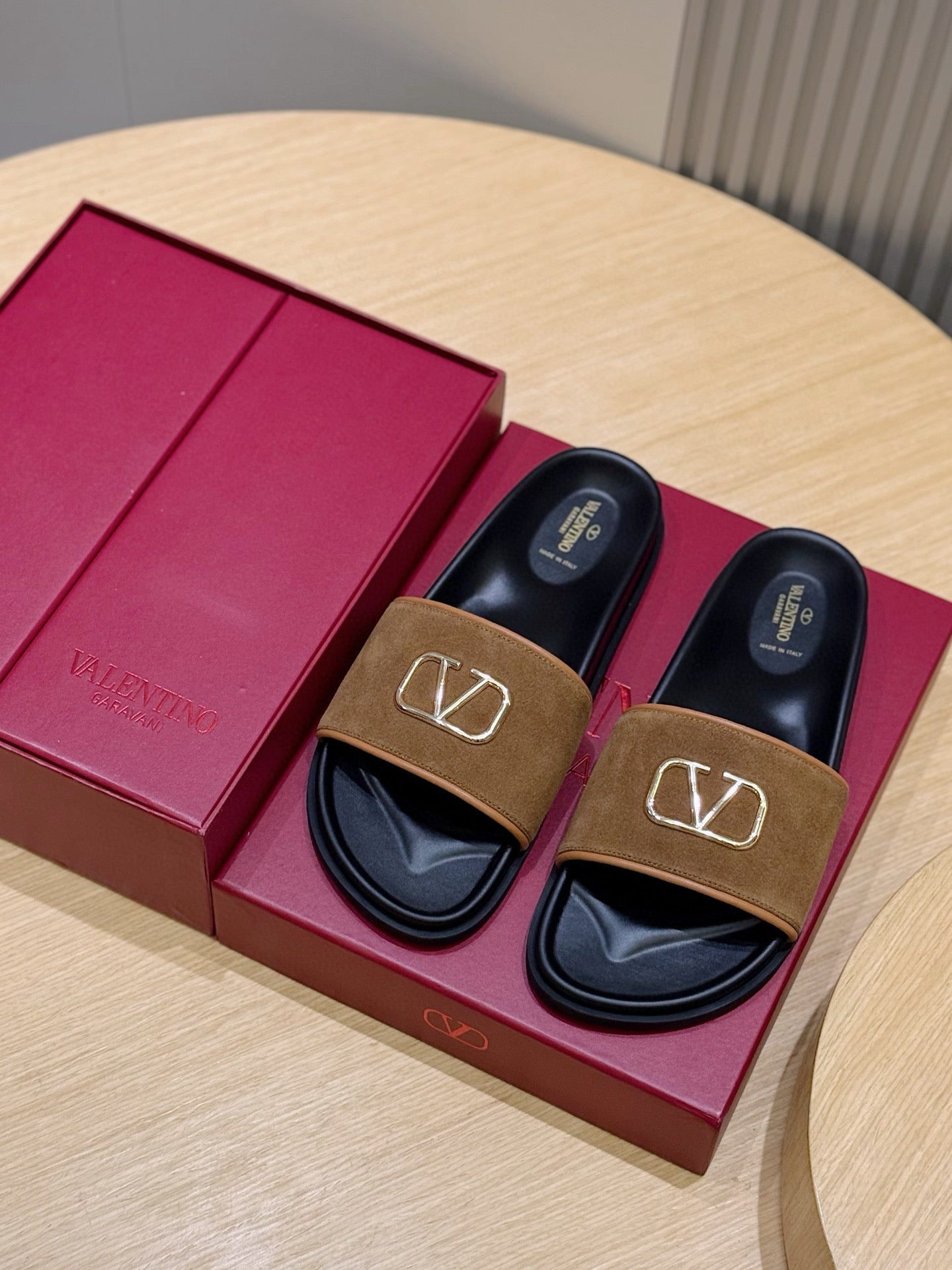 LuxluxHouse Best Quality Sandals Valentino