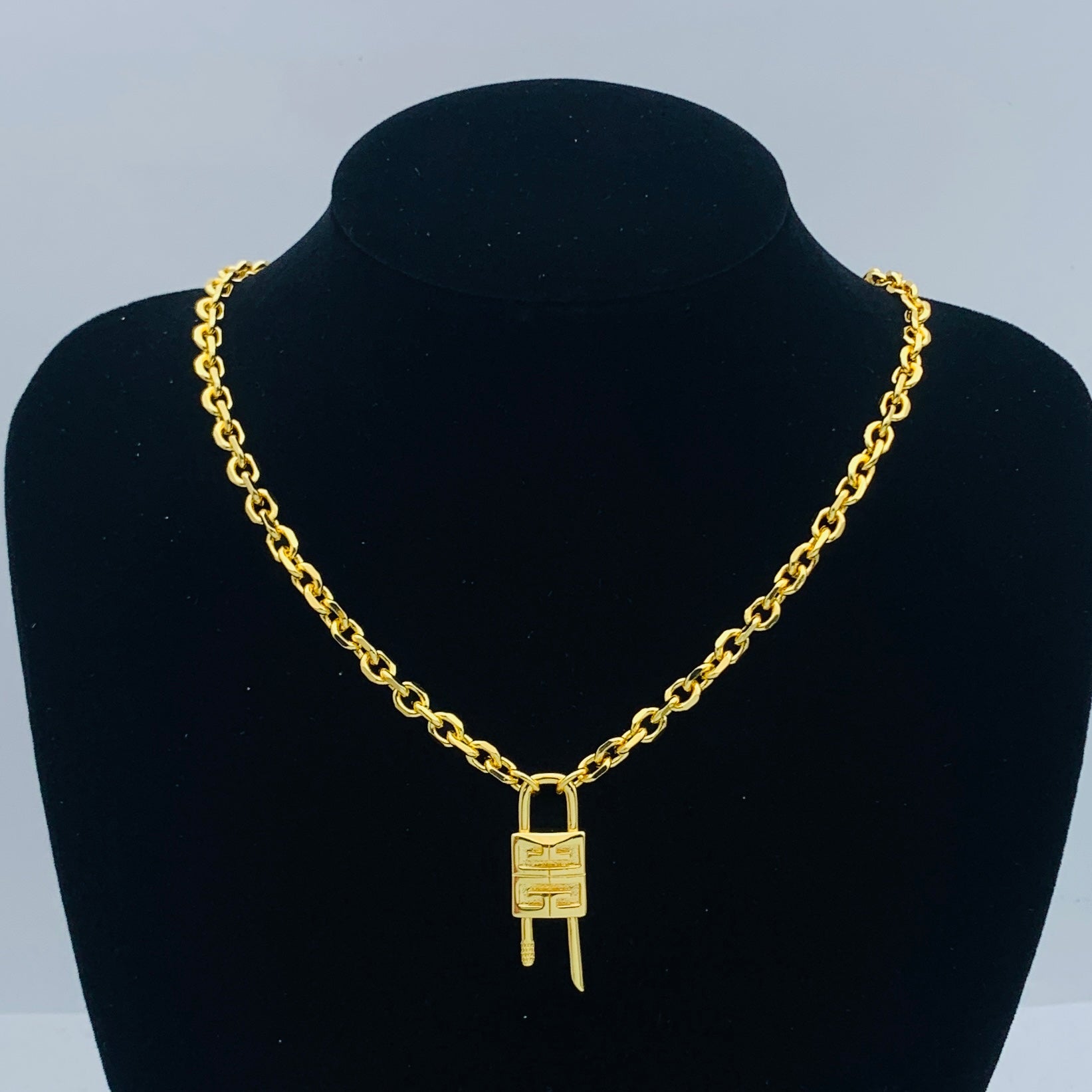 LuxluxHouse Low Price And High Quality Accessories Givenchy