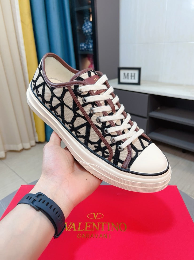 LuxluxHouse Best Quality Shoes Valentino
