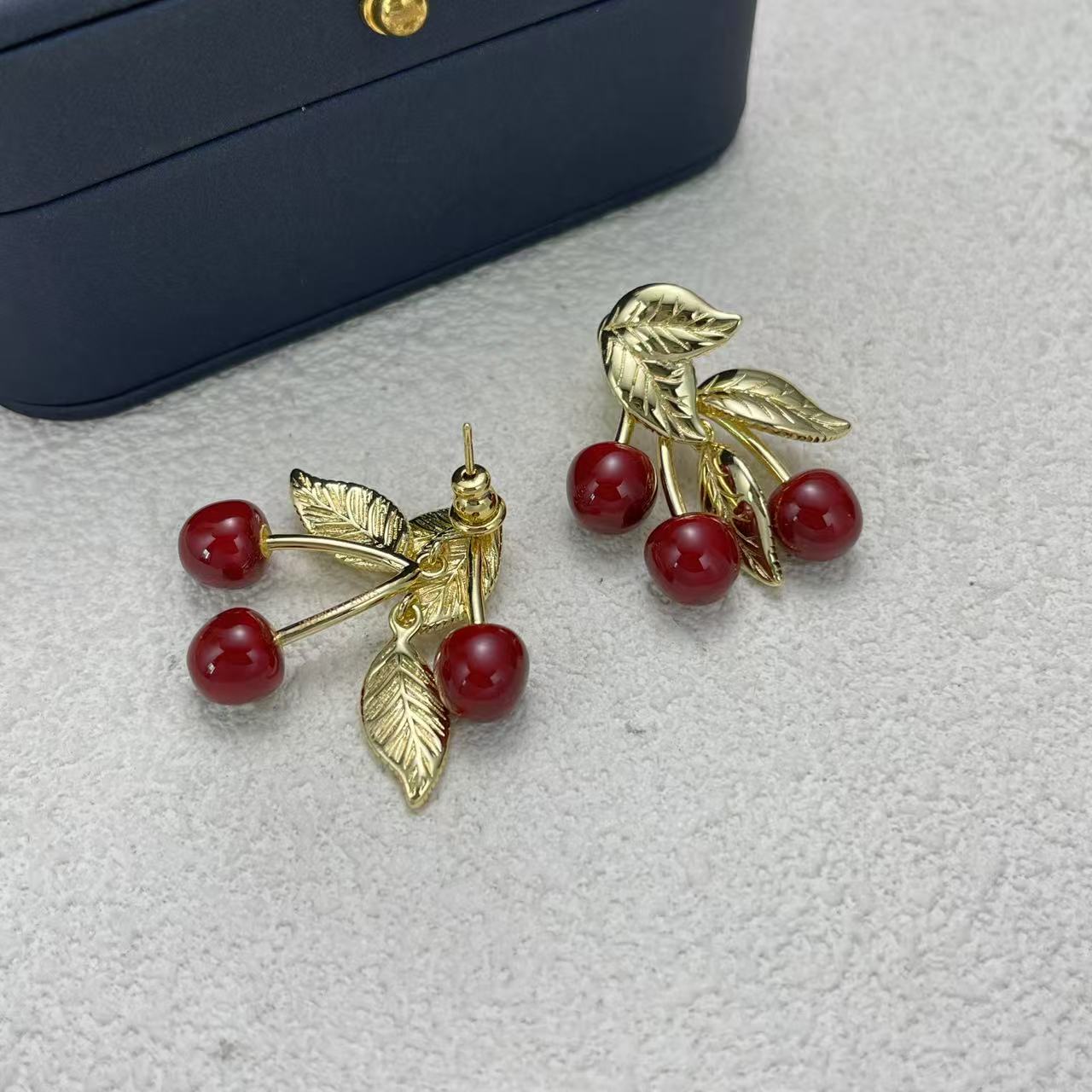 LuxluxHouse Low Price And High Quality Accessories YSL