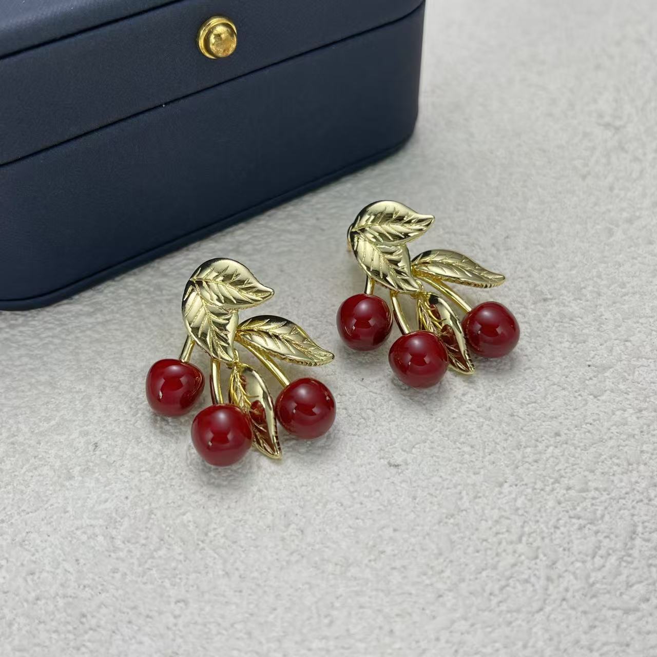 LuxluxHouse Low Price And High Quality Accessories YSL