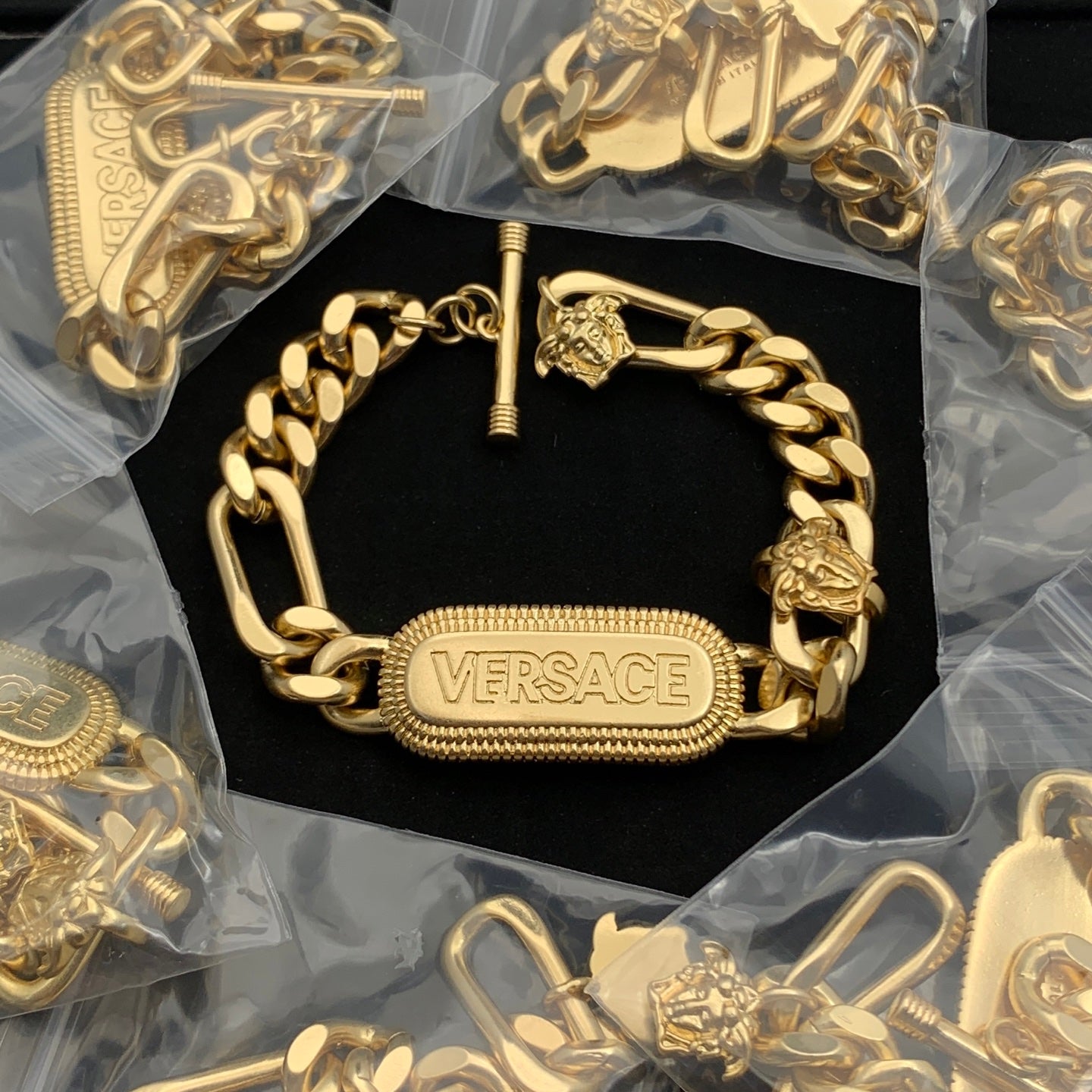 LuxluxHouse Low Price And High Quality Accessories Versace