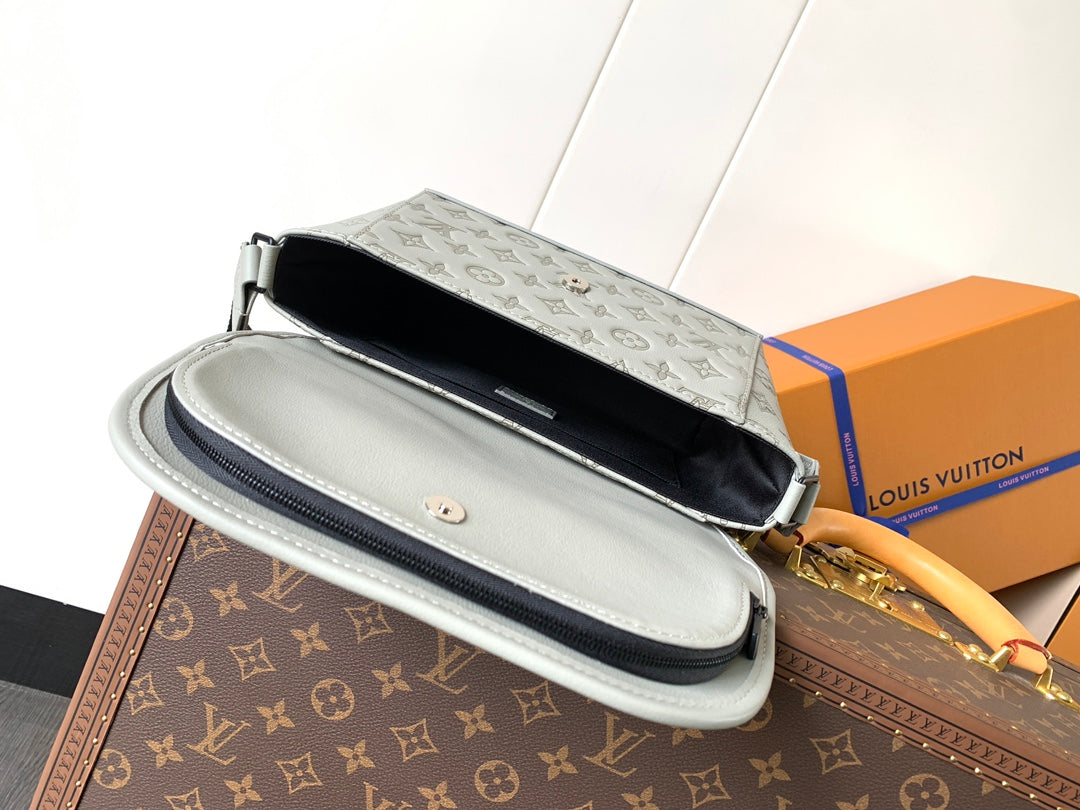 LuxluxHouse Best Quality Bags Louis Vuitton Men