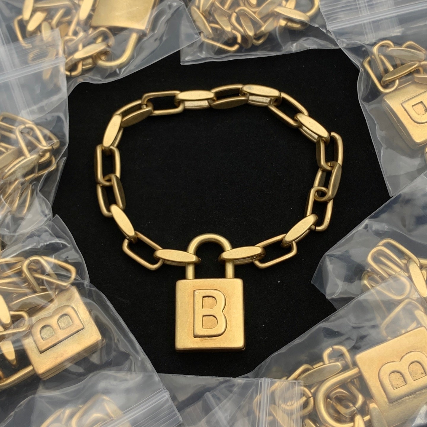 LuxluxHouse Low Price And High Quality Accessories Balenciaga