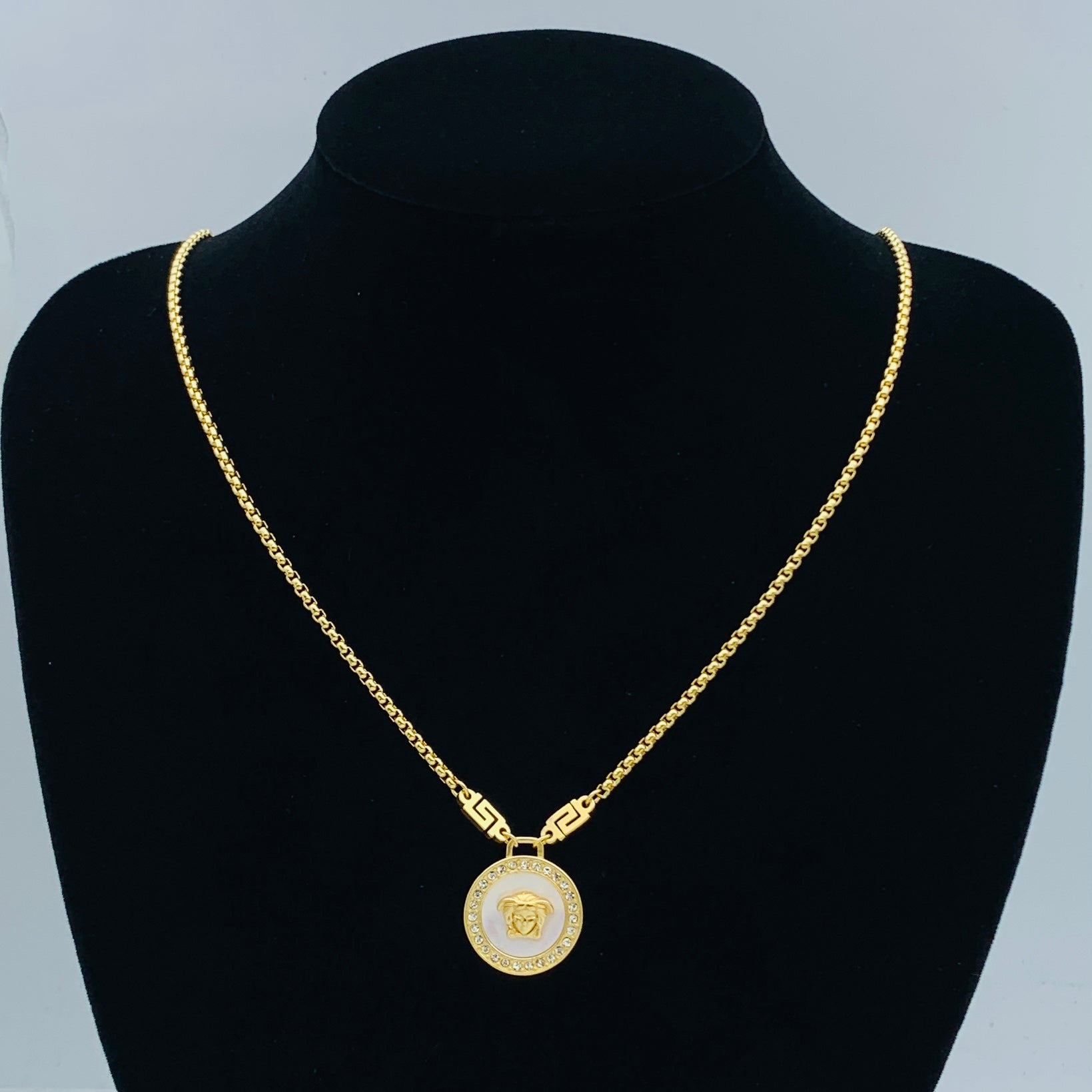 LuxluxHouse Low Price And High Quality Accessories Versace