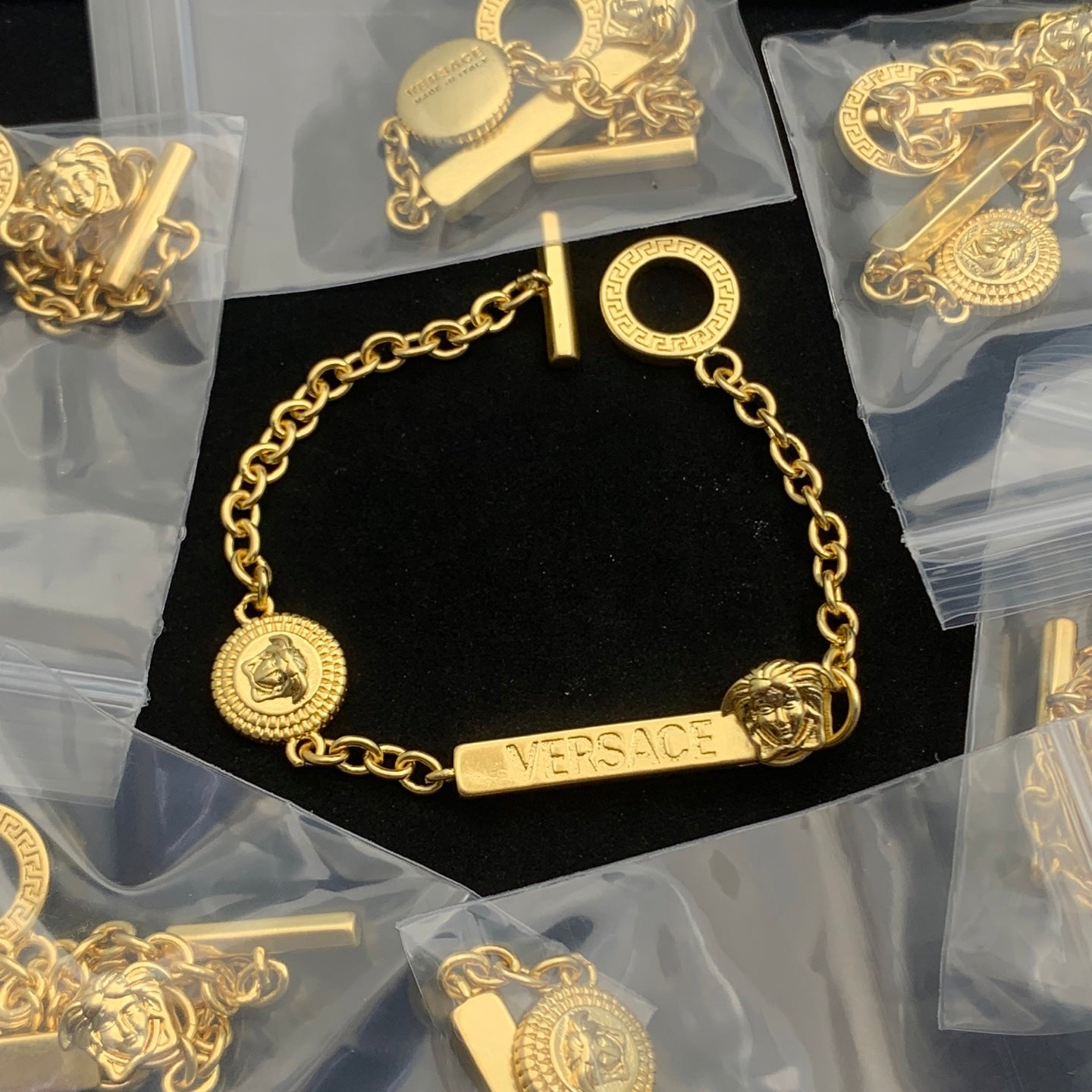 LuxluxHouse Low Price And High Quality Accessories Versace