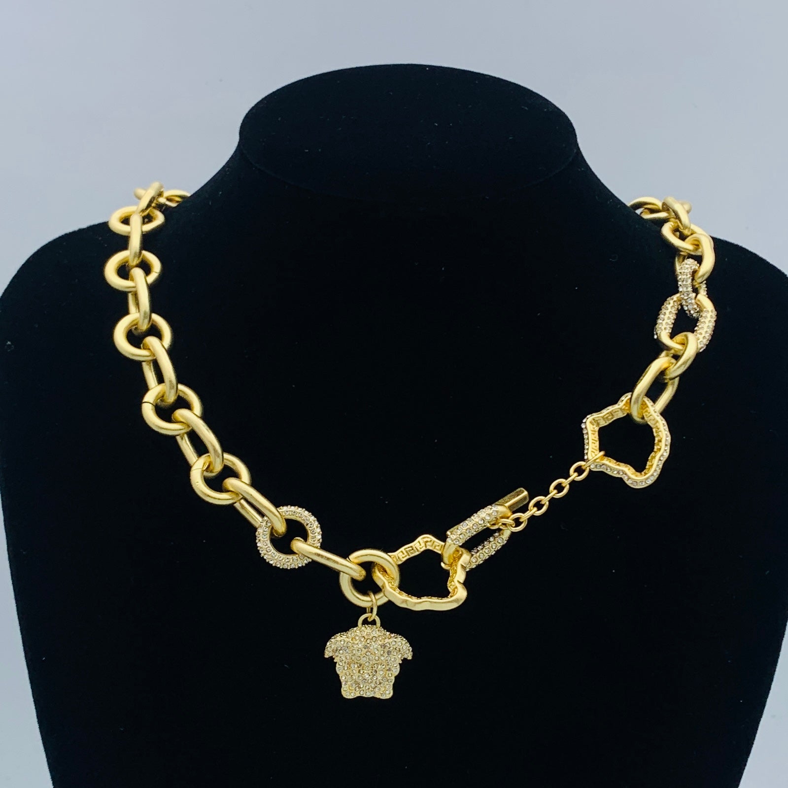 LuxluxHouse Low Price And High Quality Accessories Versace