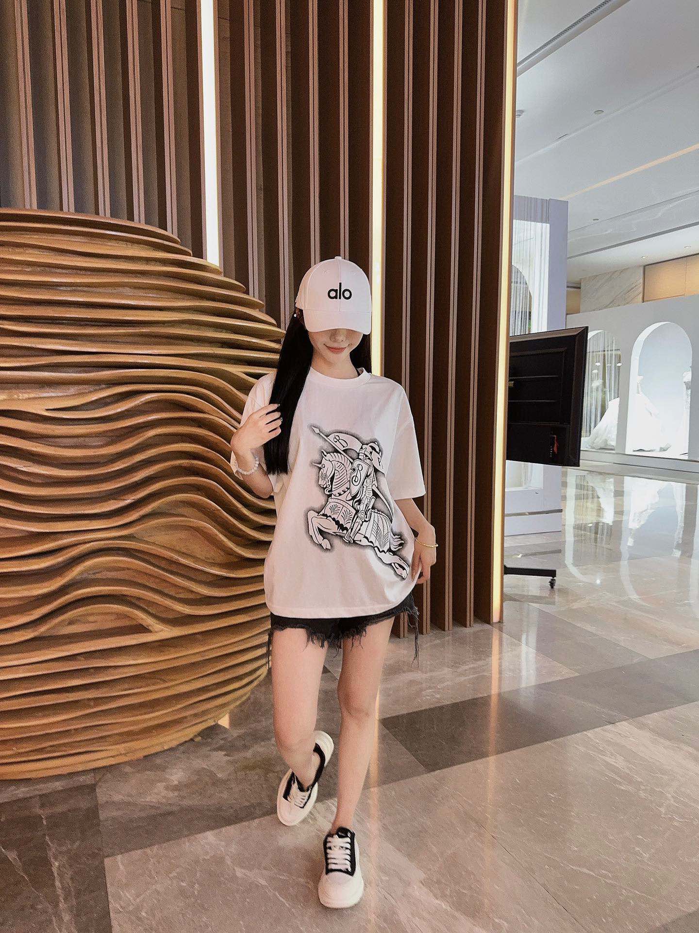 LuxluxHouse Best Quality Clothes Burberry T-shirt