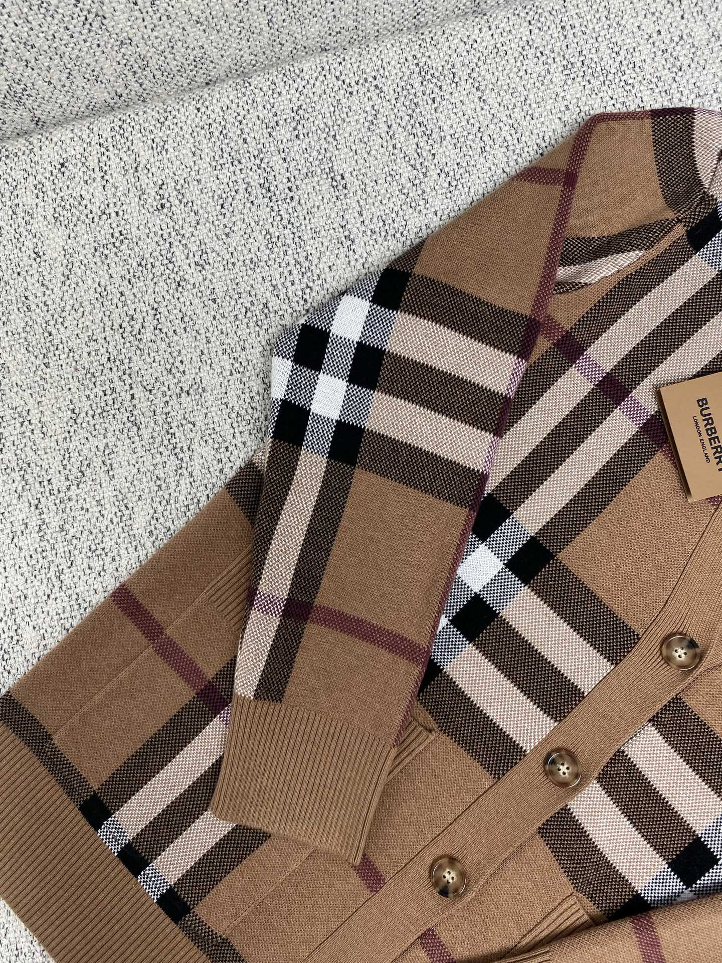 LuxluxHouse Best Quality Clothes Burberry Hoodie & Sweater