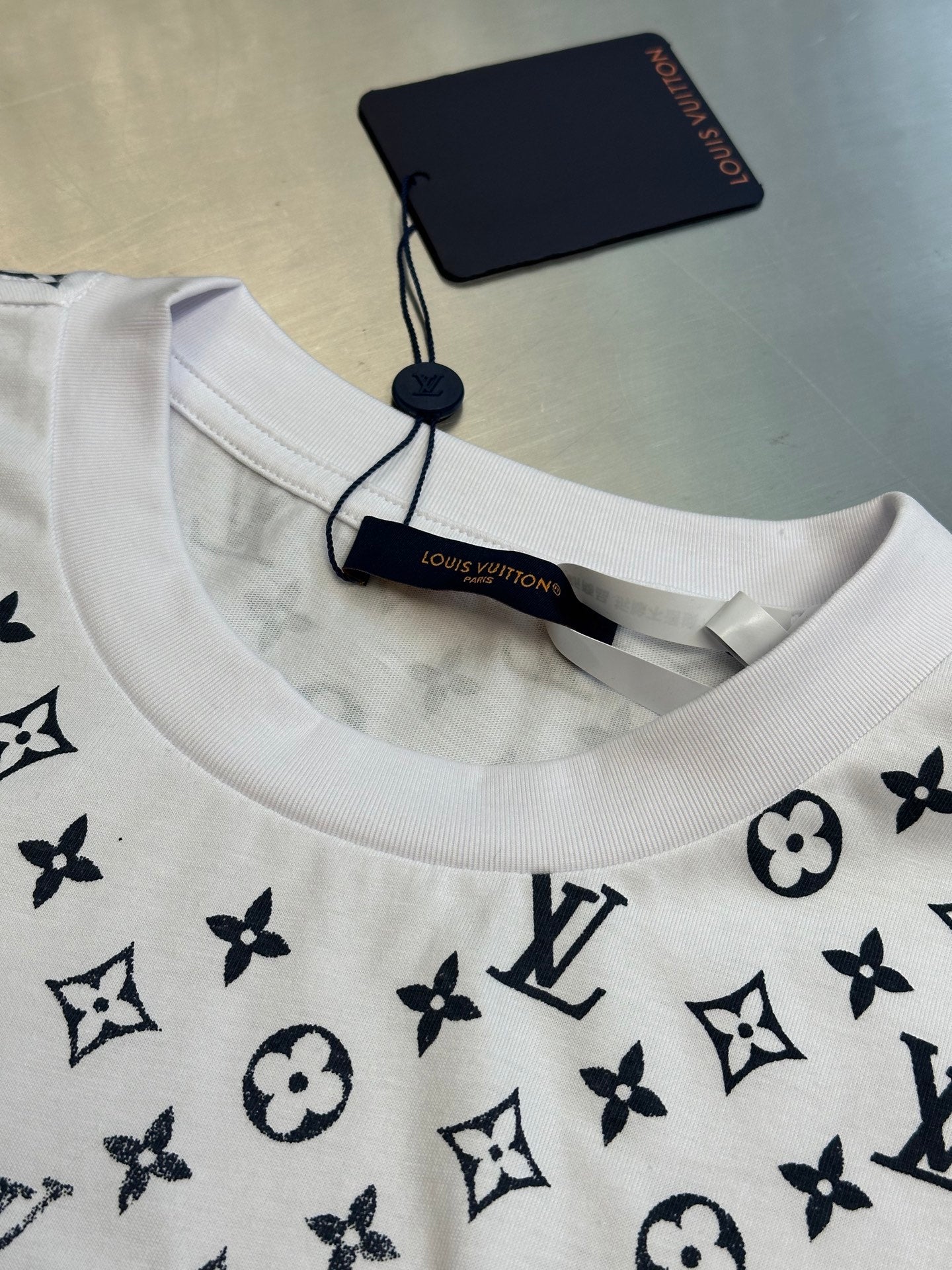LuxluxHouse Best Quality Clothes T-shirt Louis Vuitton