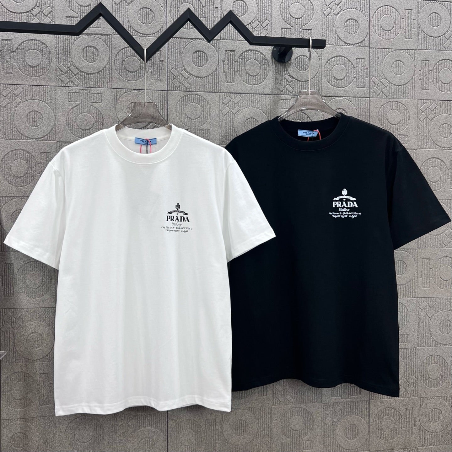 LuxluxHouse Best Quality Clothes T-shirt Prada