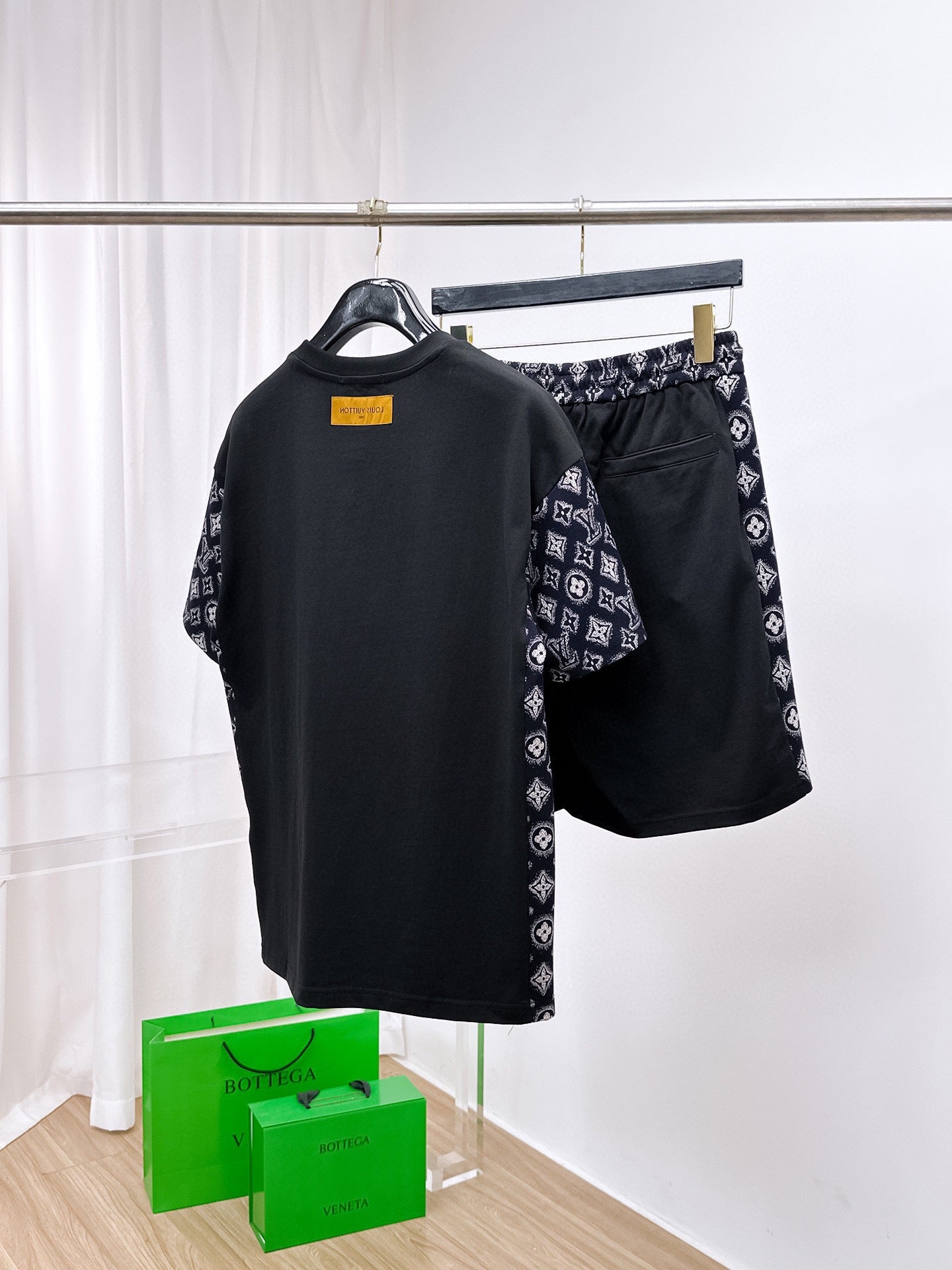 LuxluxHouse Best Quality Clothes T-shirt Louis Vuitton