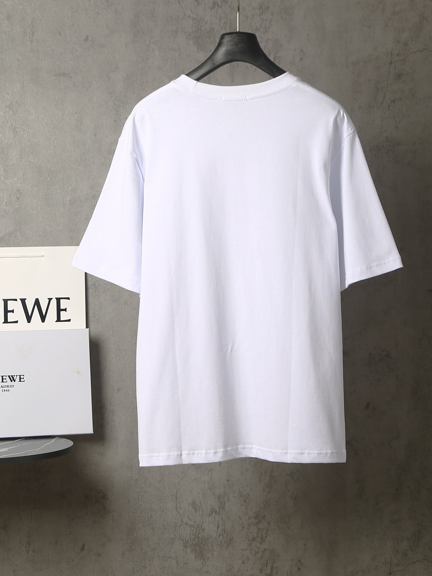 LuxluxHouse Best Quality Clothes T-shirt Loewe
