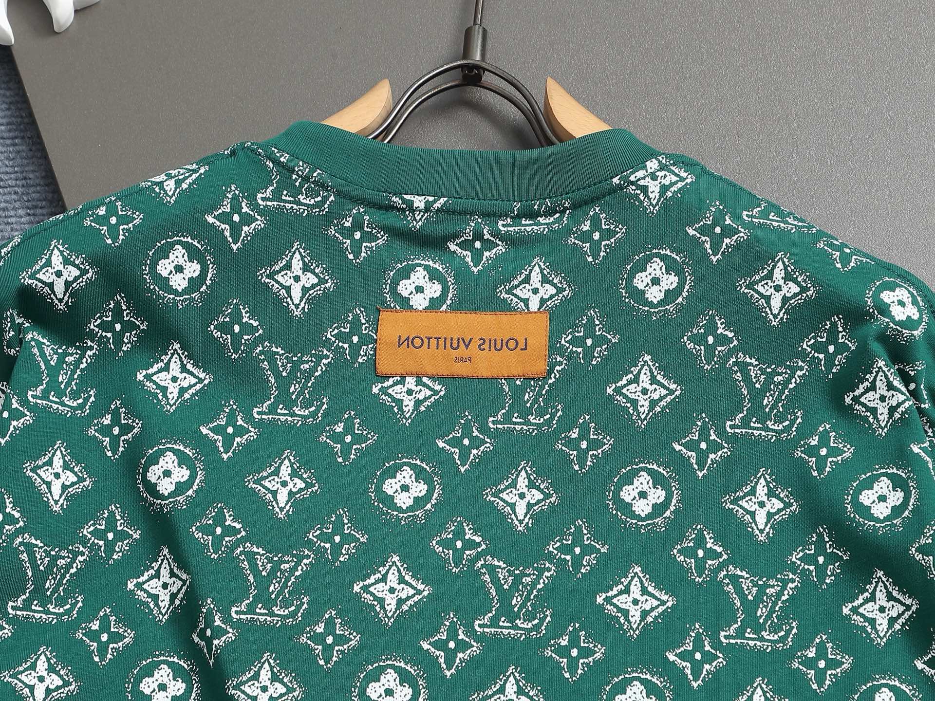 LuxluxHouse Best Quality Clothes T-shirt Louis Vuitton