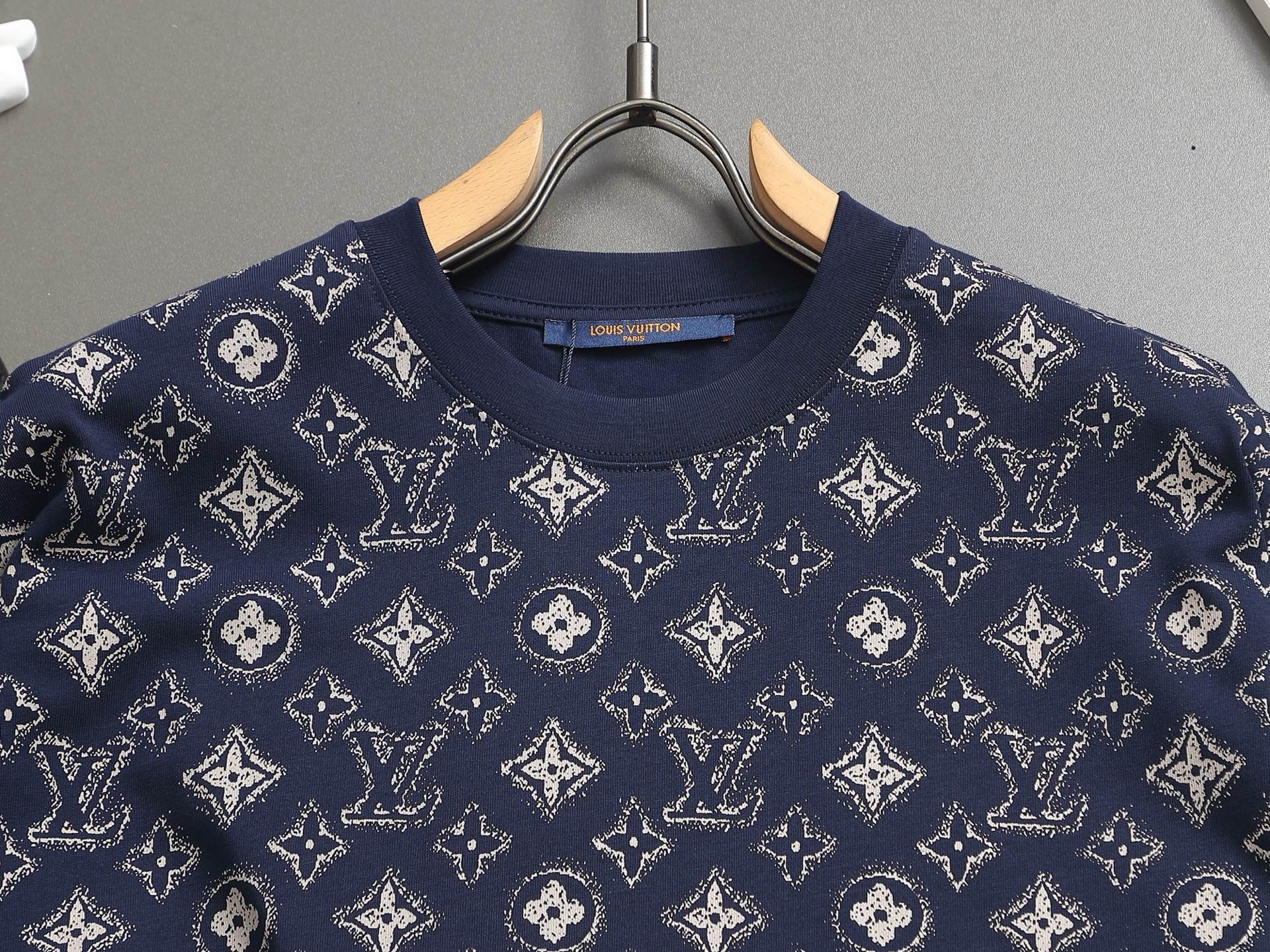 LuxluxHouse Best Quality Clothes T-shirt Louis Vuitton