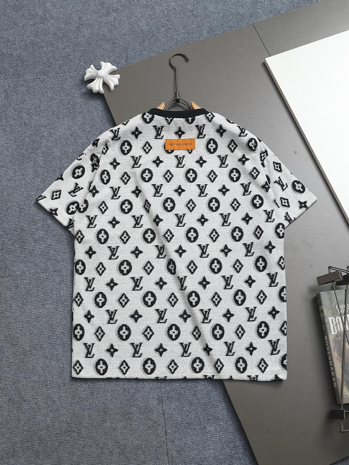 LuxluxHouse Best Quality Clothes T-shirt Louis Vuitton