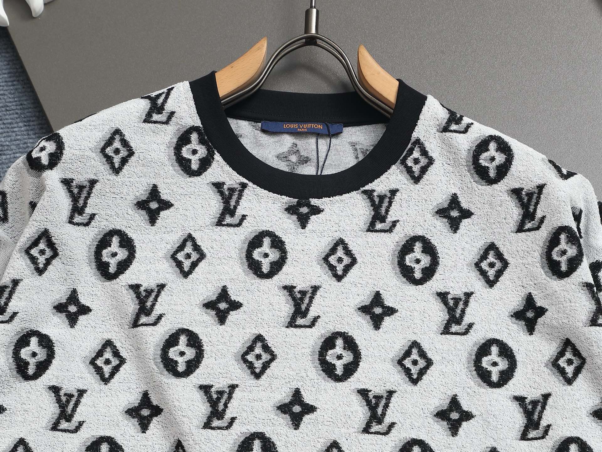 LuxluxHouse Best Quality Clothes T-shirt Louis Vuitton
