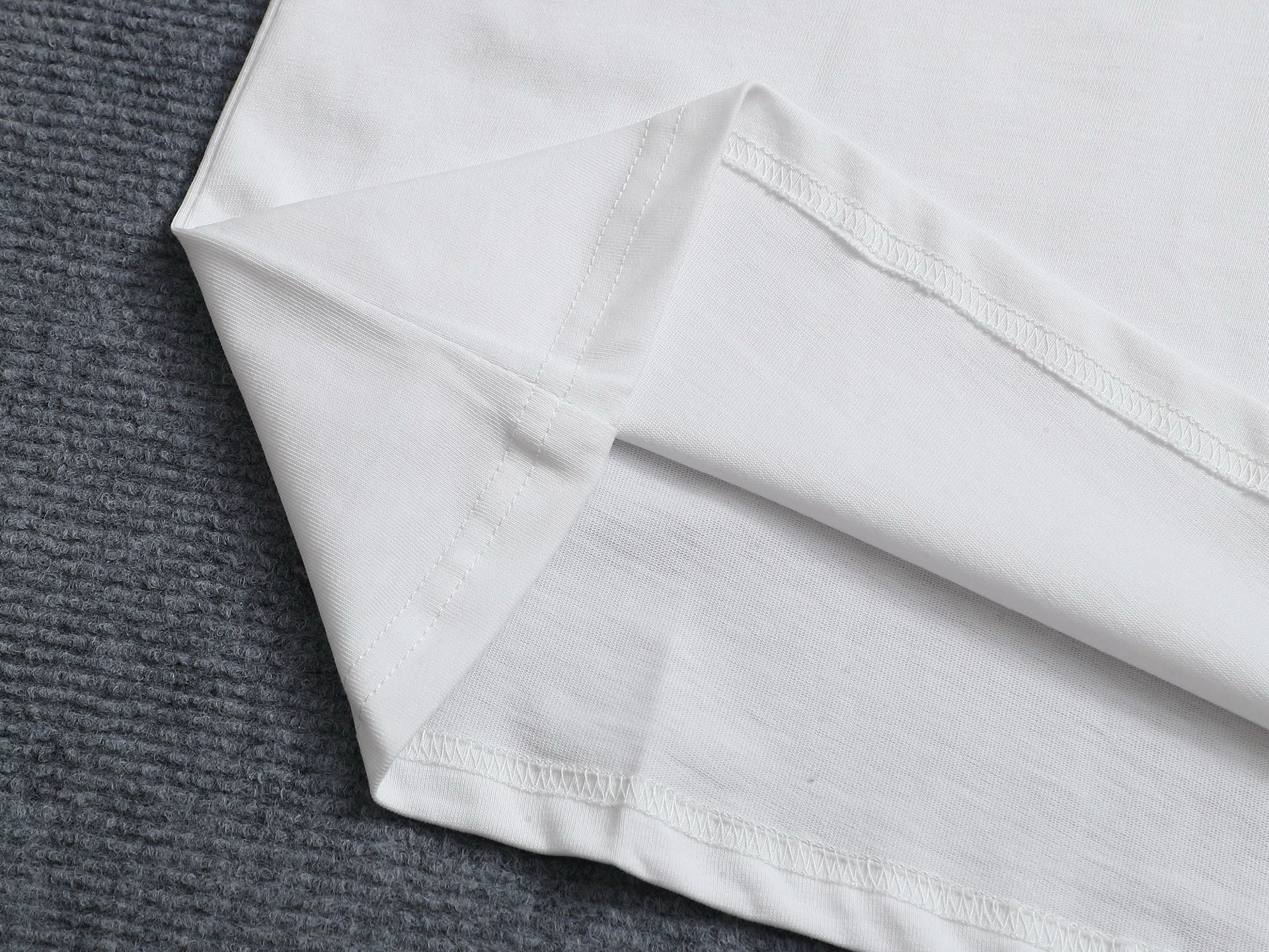 LuxluxHouse Best Quality Clothes T-shirt Loewe