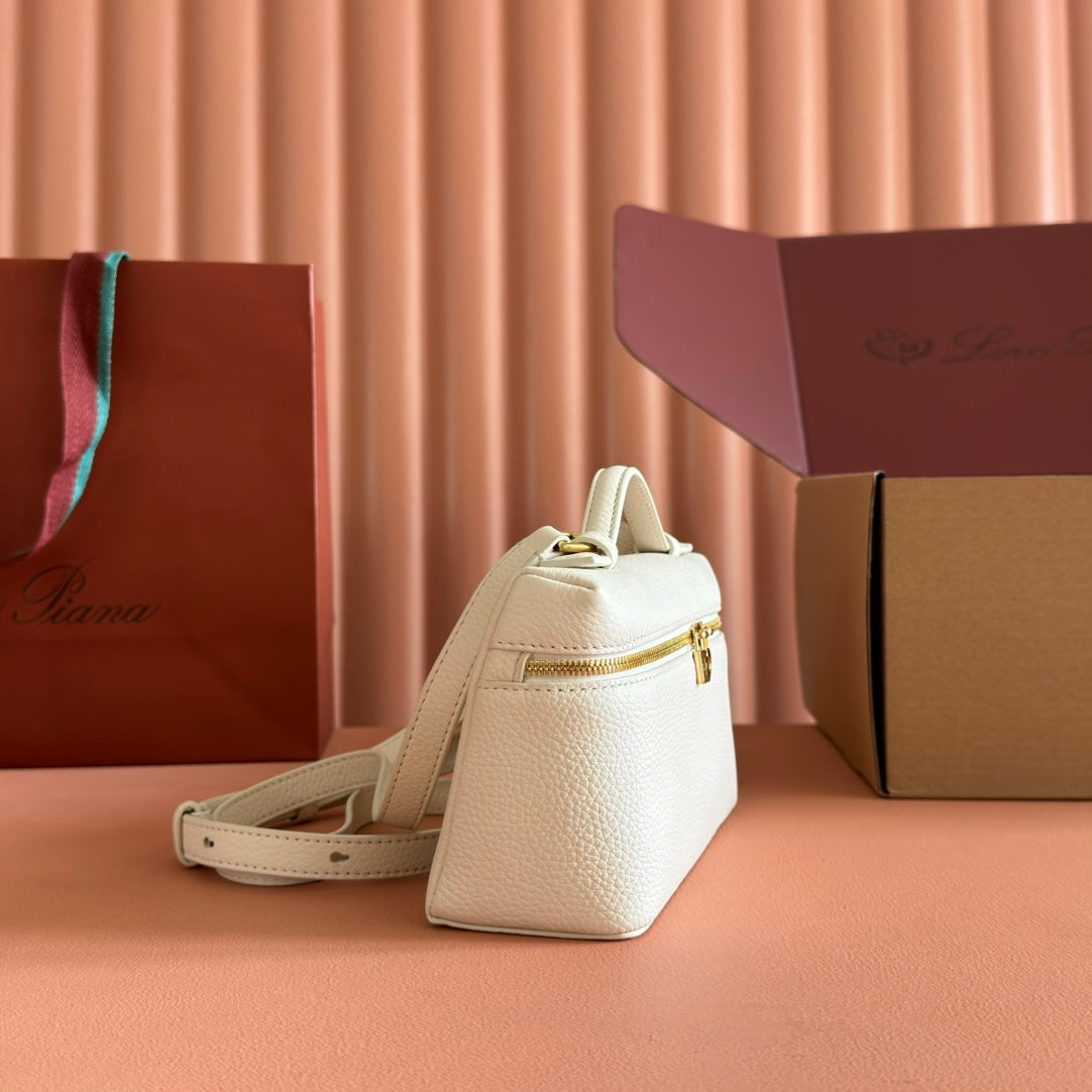 LuxluxHouse Best Quality Bags Loro Piana Women