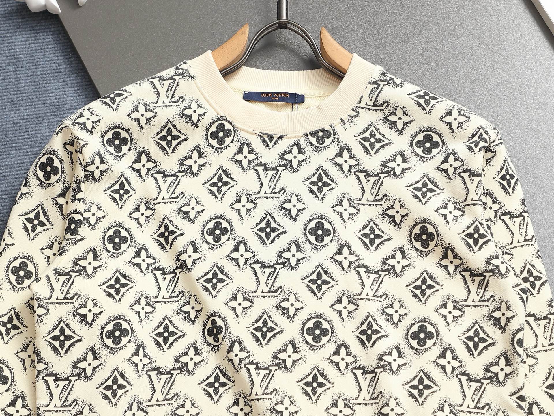 LuxluxHouse Best Quality Clothes T-shirt Louis Vuitton