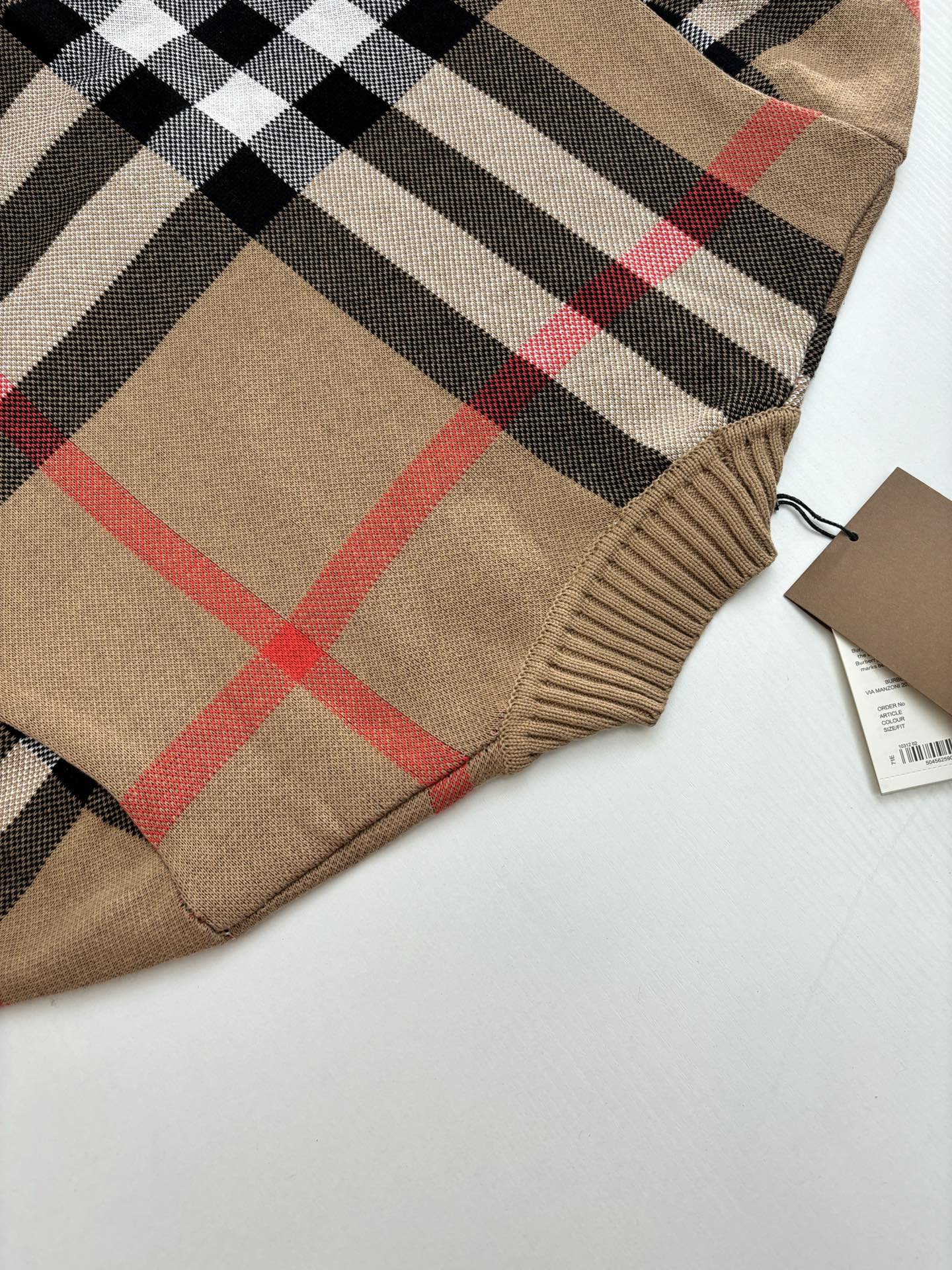 LuxluxHouse Best Quality Clothes Burberry Hoodie & Sweater