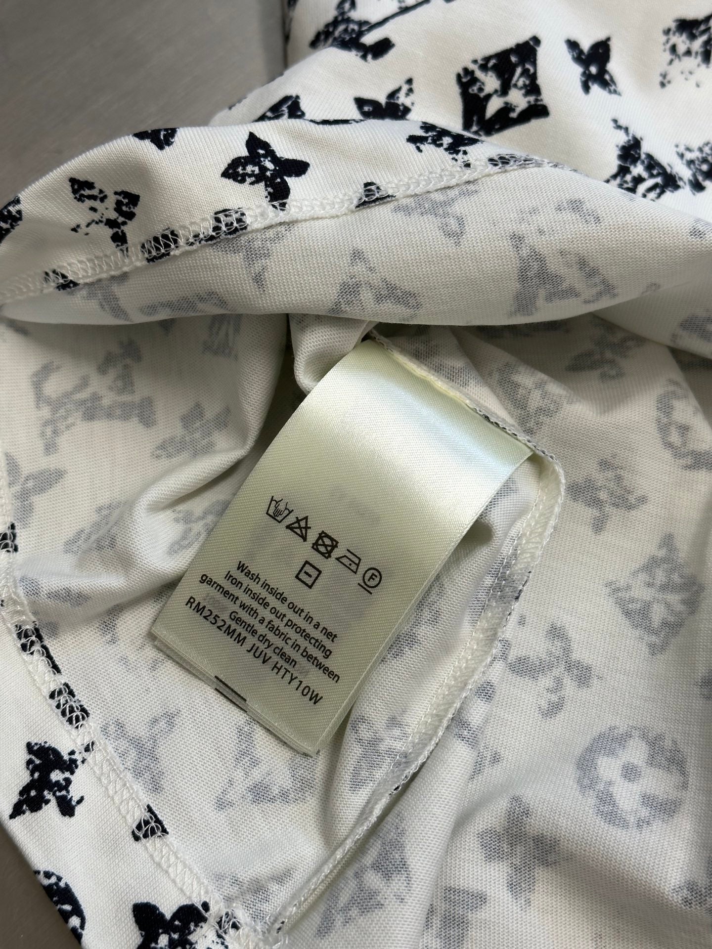 LuxluxHouse Best Quality Clothes T-shirt Louis Vuitton